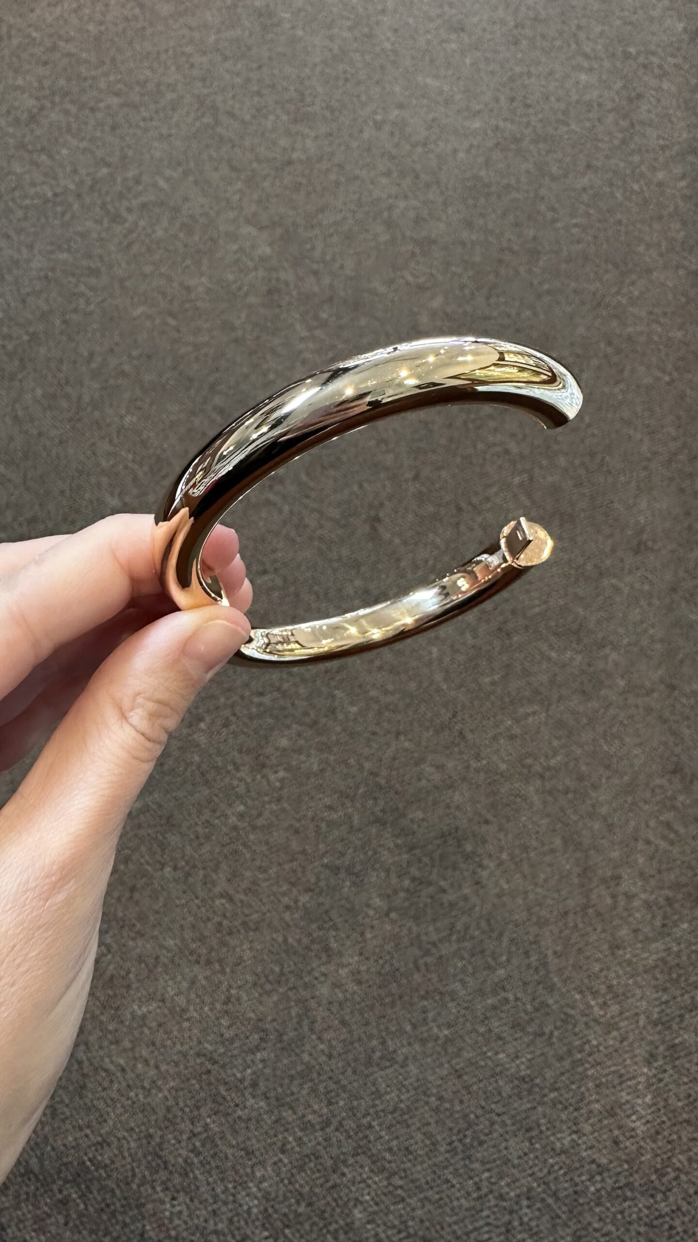 18k Rose Gold Oval Shaped, Tubular Hinged Bangle Bracelet - Image 8