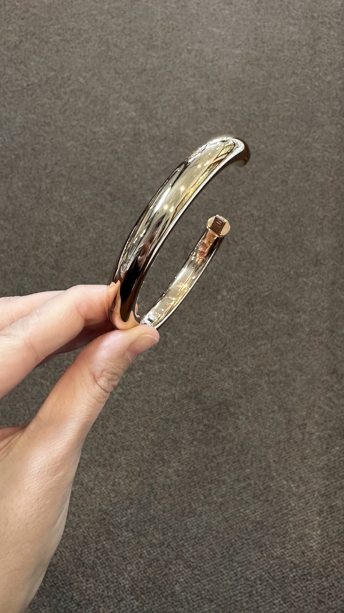 18k Rose Gold Oval Shaped, Tubular Hinged Bangle Bracelet - Image 9