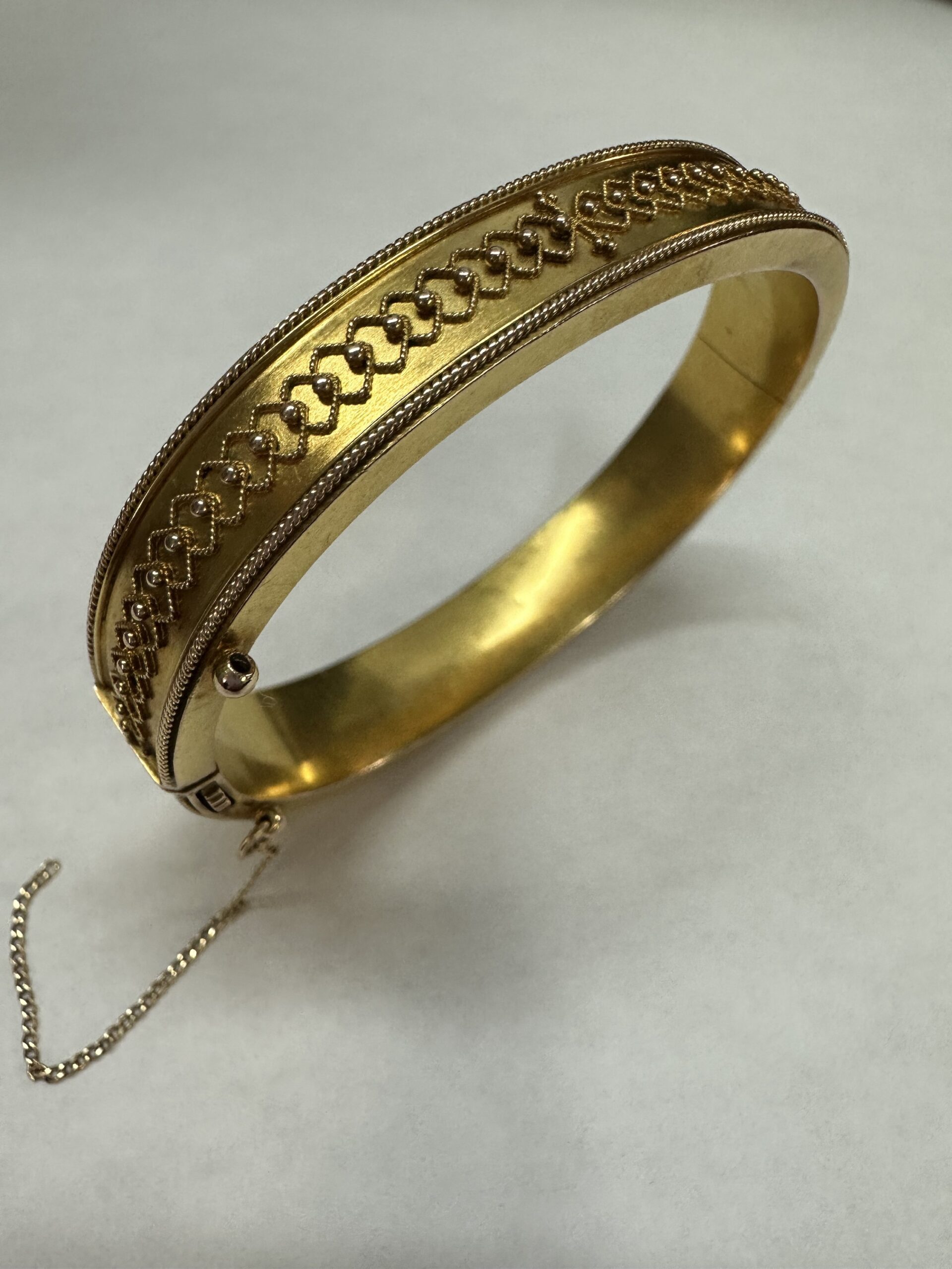 Antique Etruscan 9k Yellow Gold Hinged Bangle Bracelet - Image 4