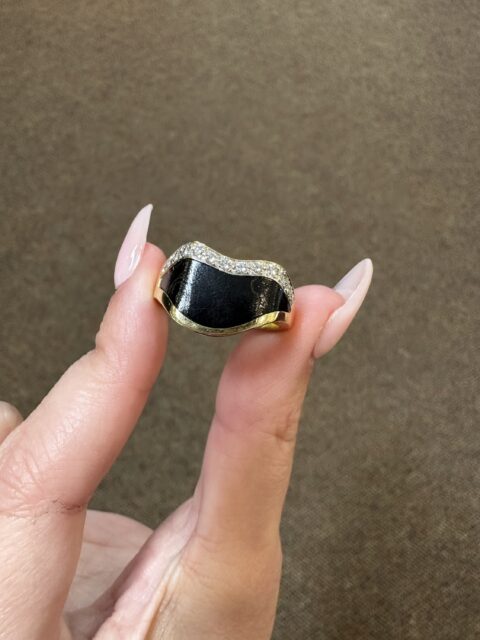 Vintage 18k Yellow Gold Genuine Black Coral & Diamond Ring