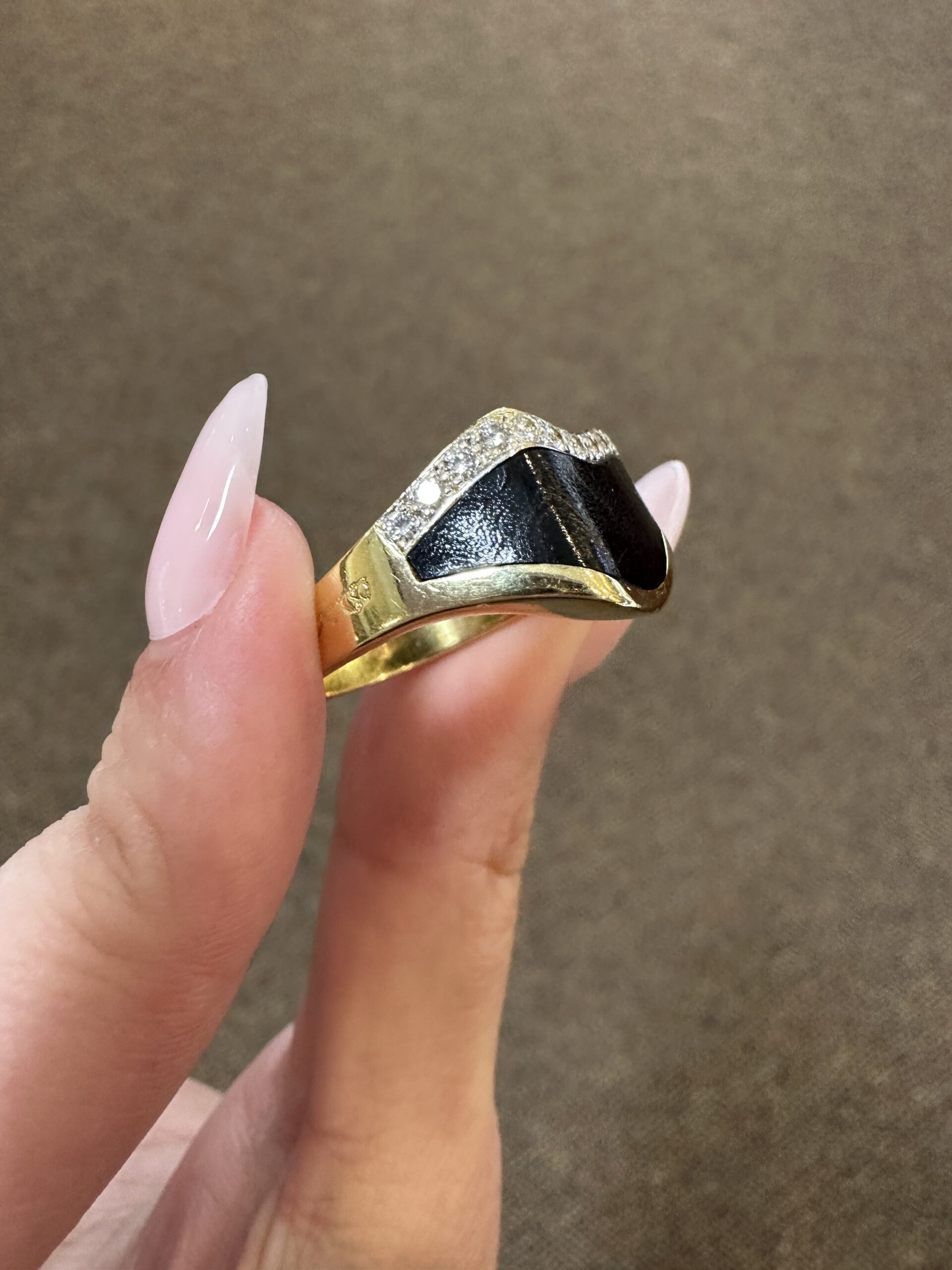 Vintage 18k Yellow Gold Genuine Black Coral & Diamond Ring - Image 7