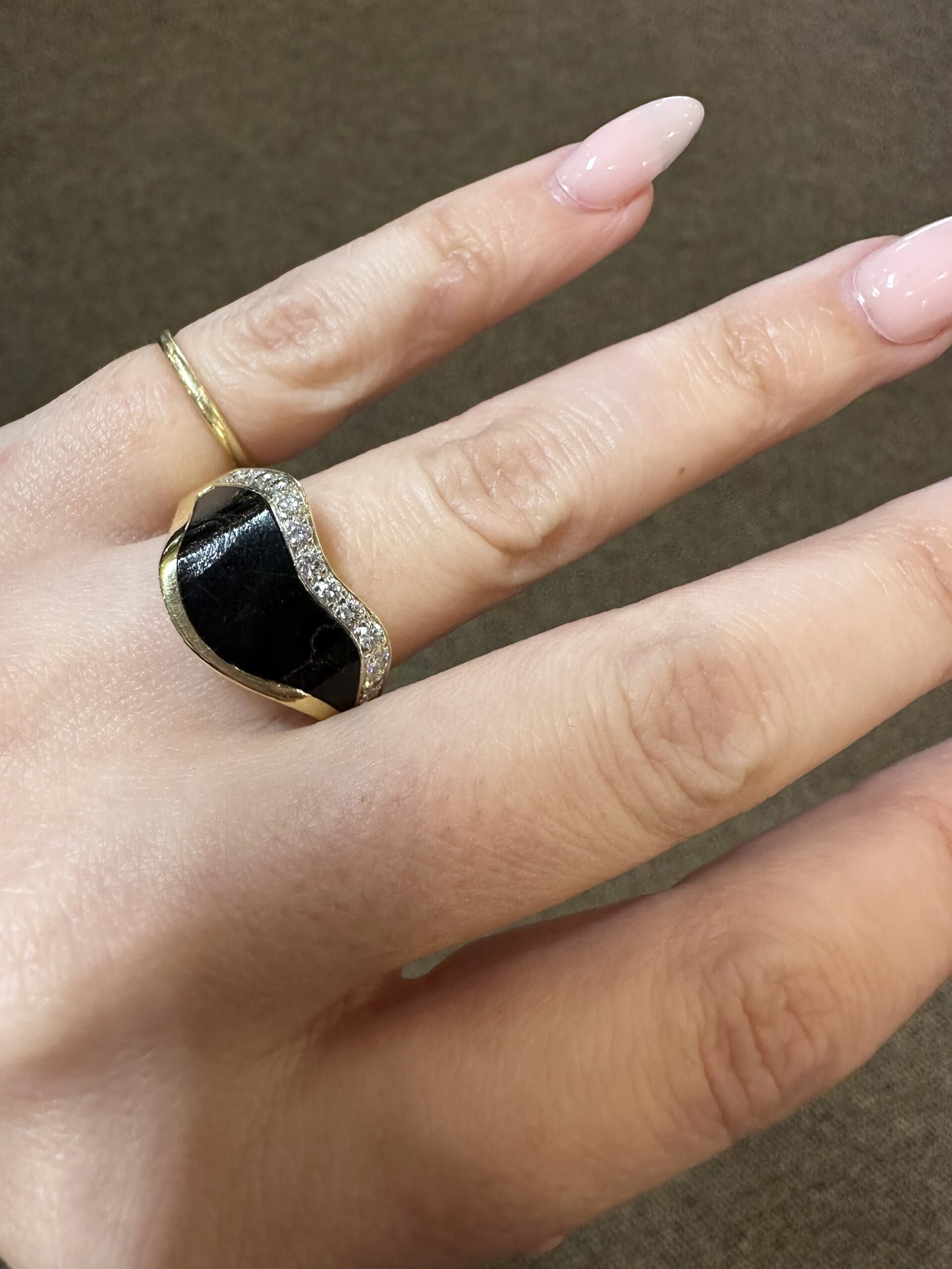 Vintage 18k Yellow Gold Genuine Black Coral & Diamond Ring - Image 13