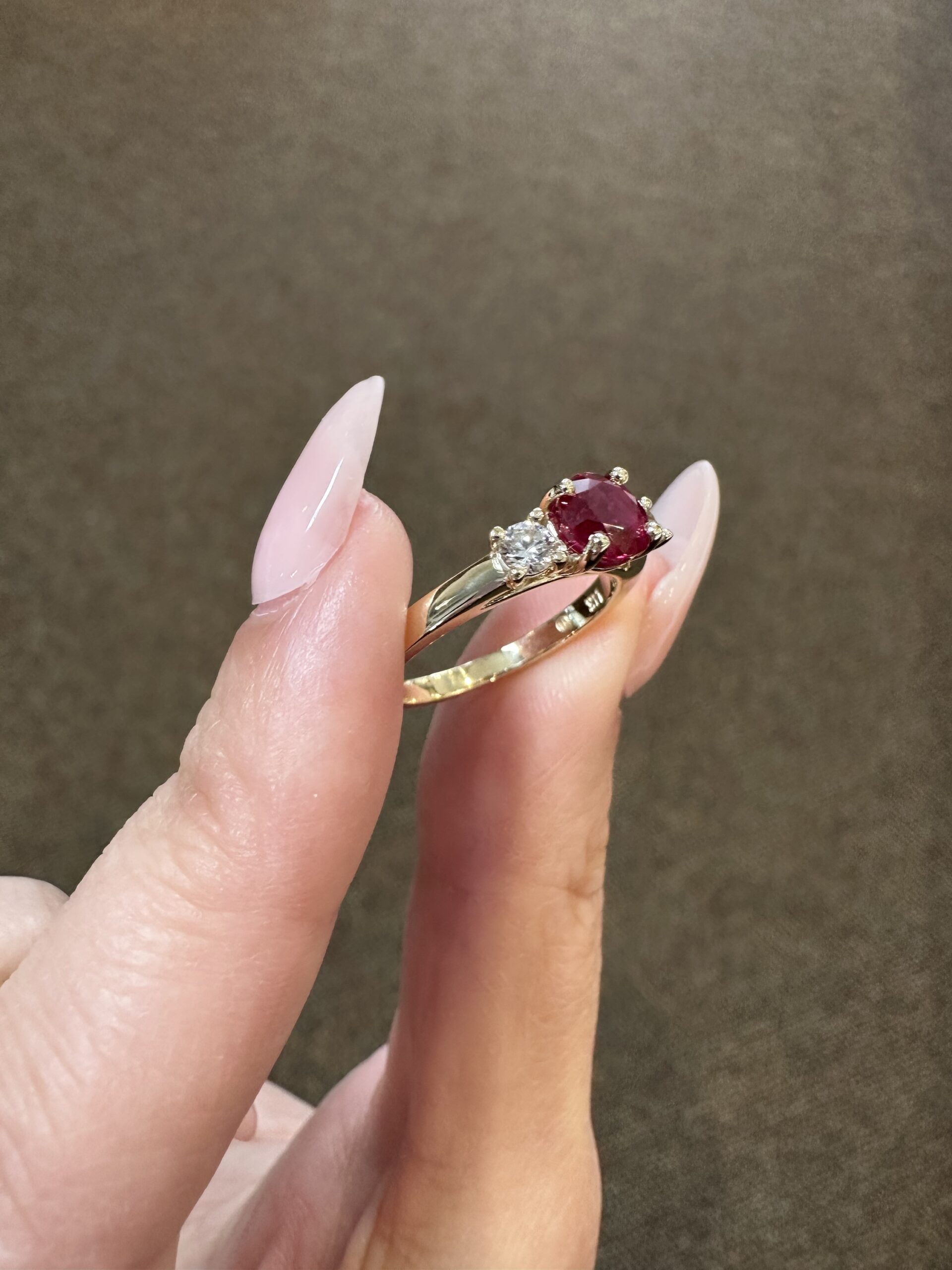14k Yellow Gold Genuine 1.08 Carat Fine Ruby & Diamond Baguette Ring - Image 16