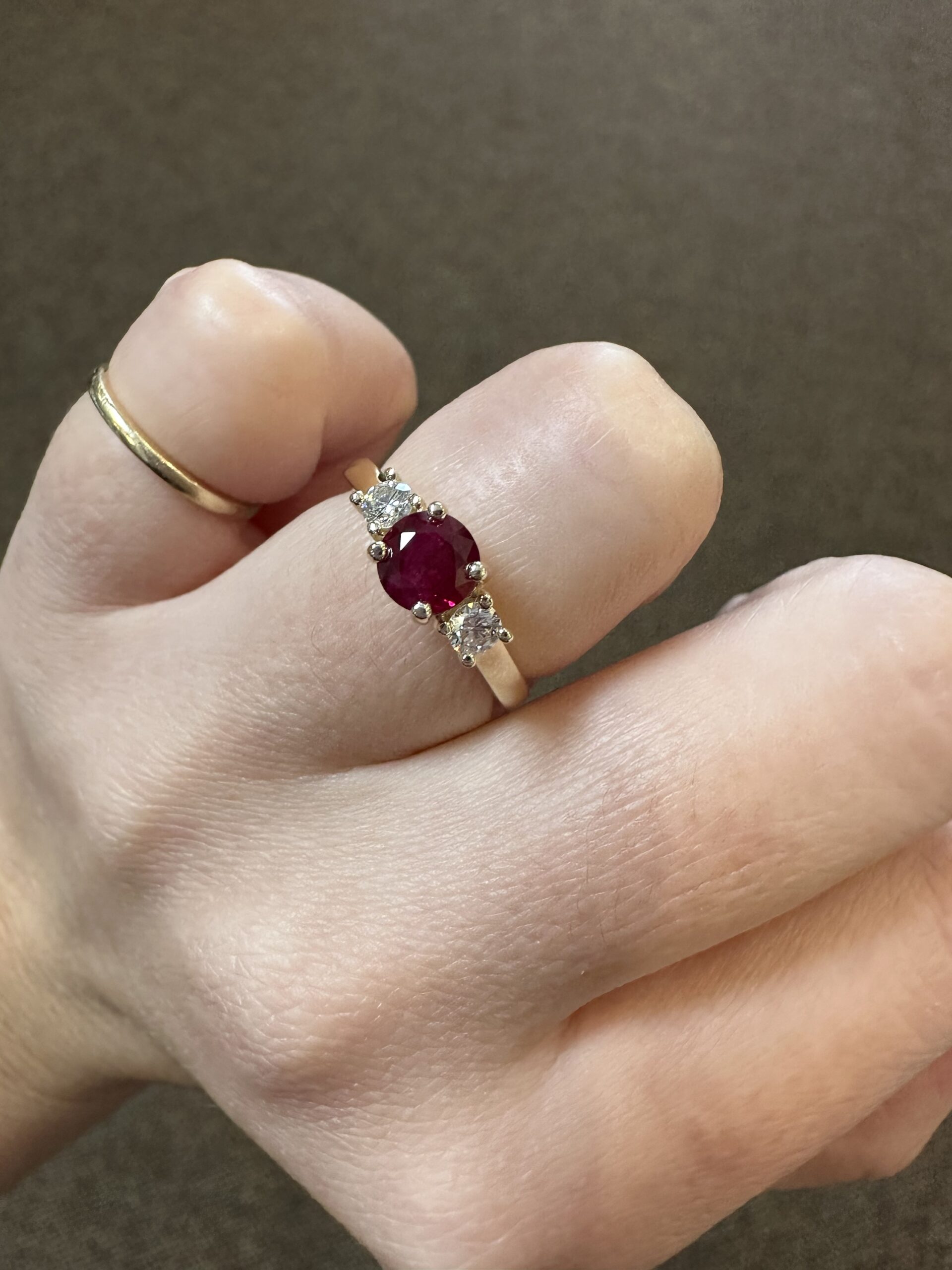 14k Yellow Gold Genuine 1.08 Carat Fine Ruby & Diamond Baguette Ring - Image 29