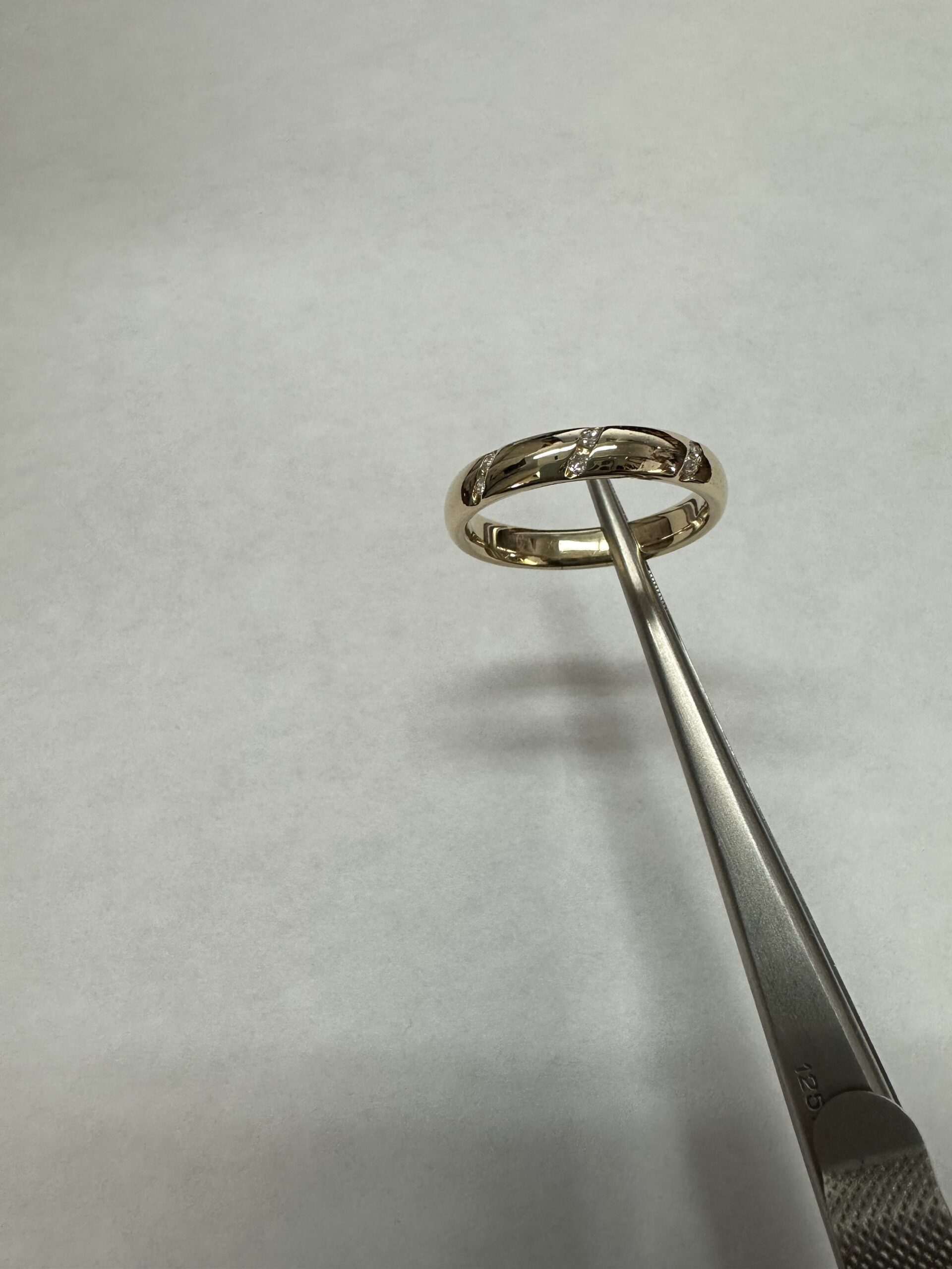 Vintage 14k Yellow Gold .06 Cttw Diamond Band - Image 8