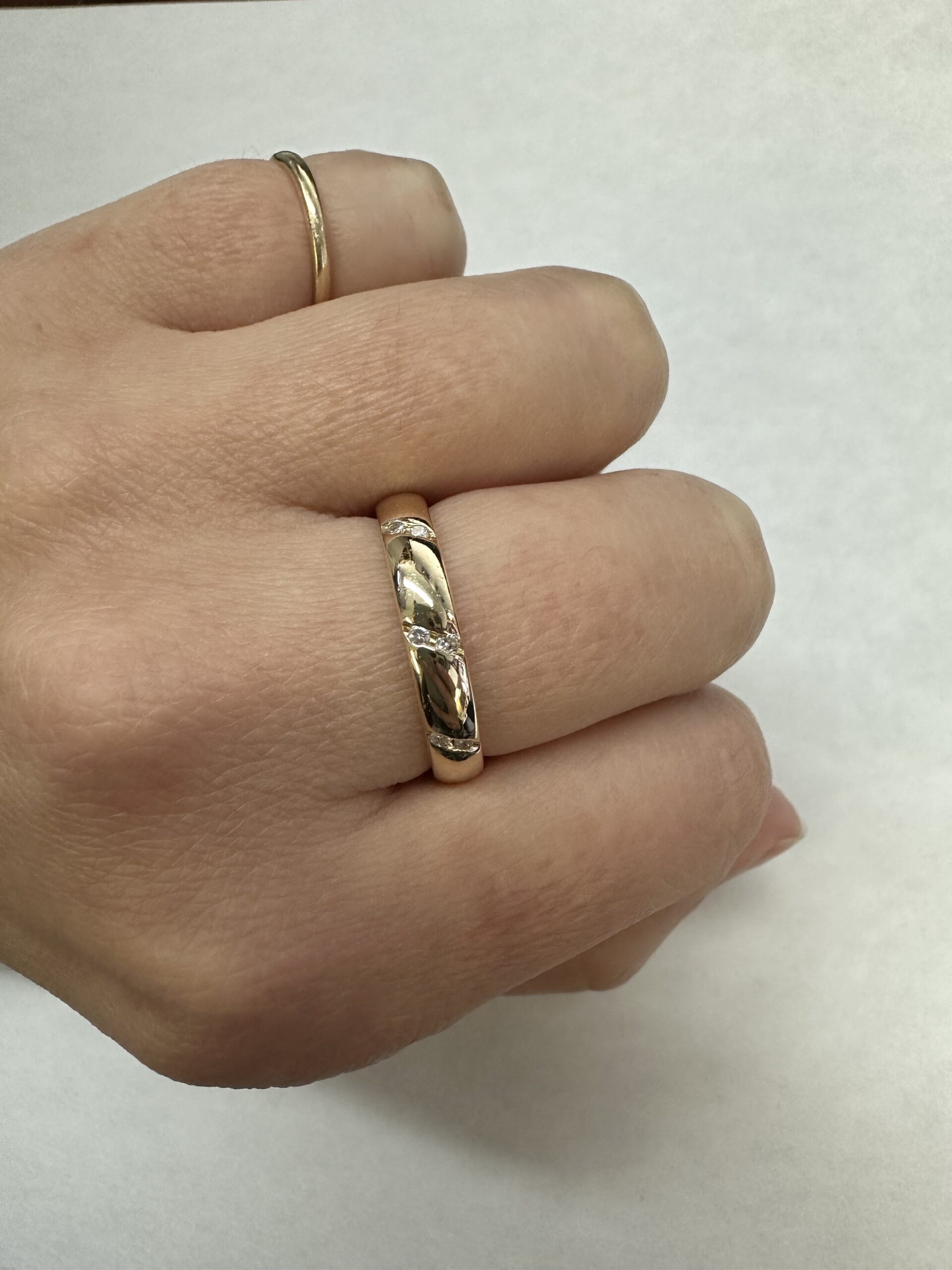 Vintage 14k Yellow Gold .06 Cttw Diamond Band - Image 10