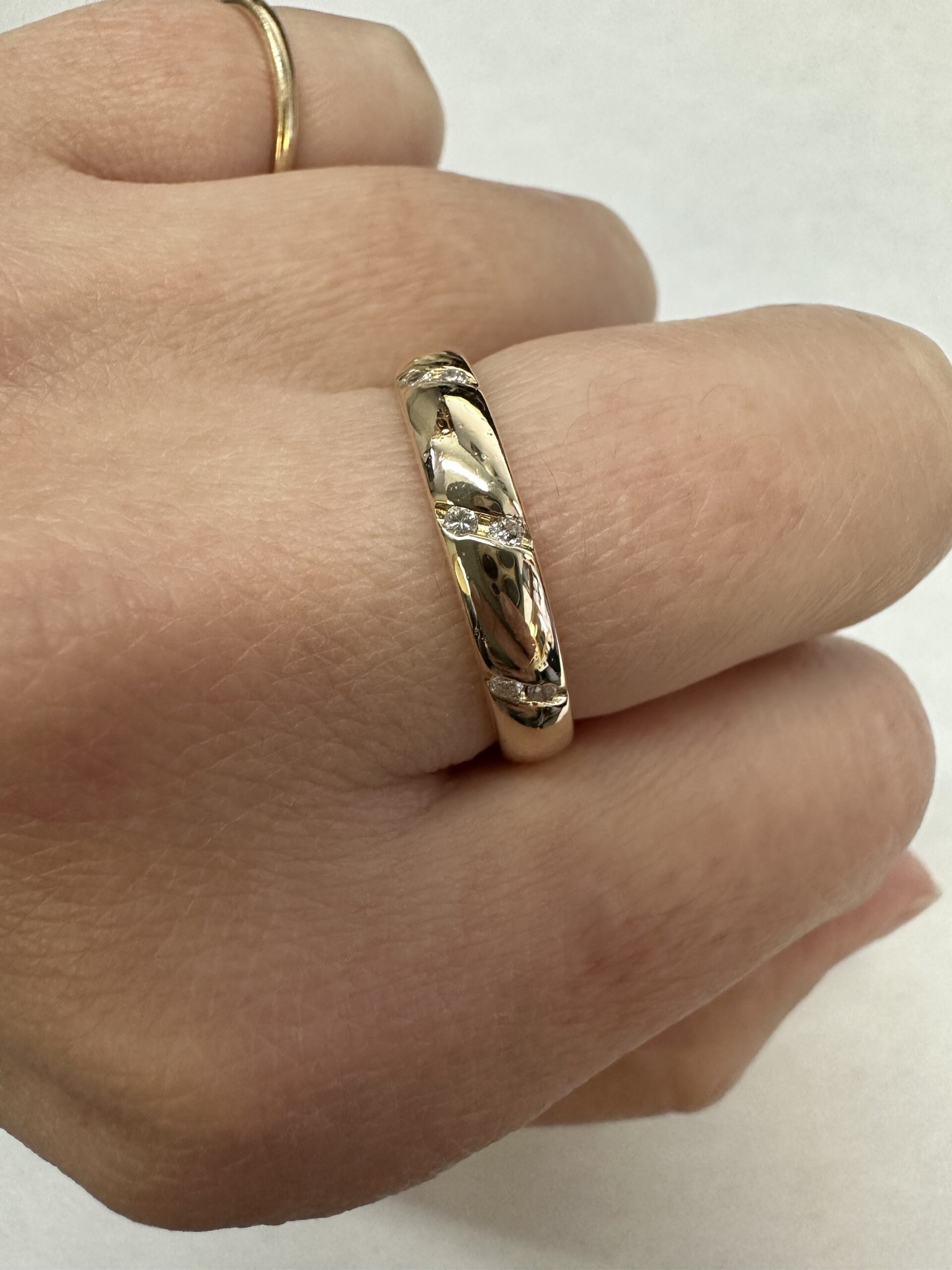 Vintage 14k Yellow Gold .06 Cttw Diamond Band - Image 11