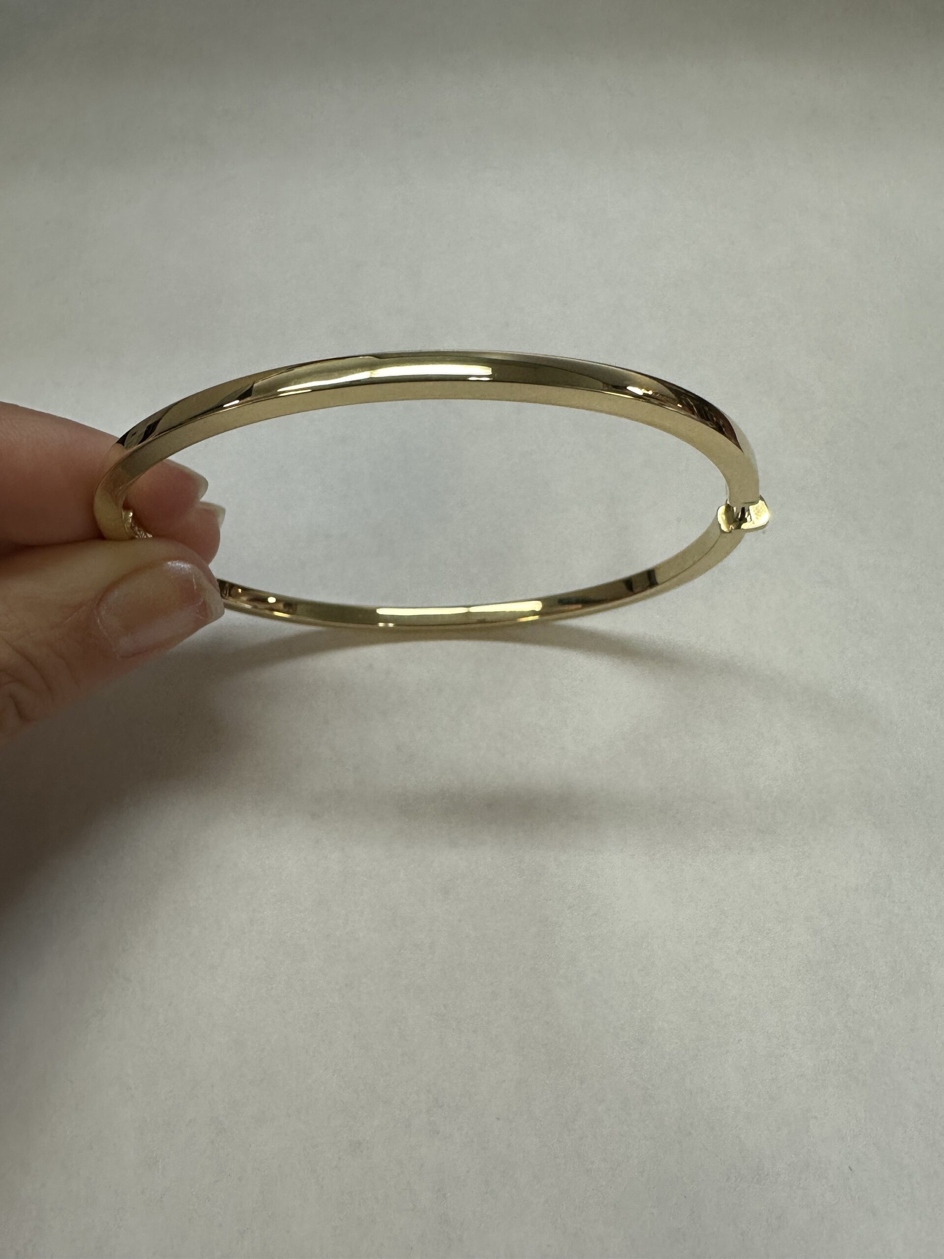 10k Yellow Gold Hammered Women's Bangle Bracelet, 7.5
