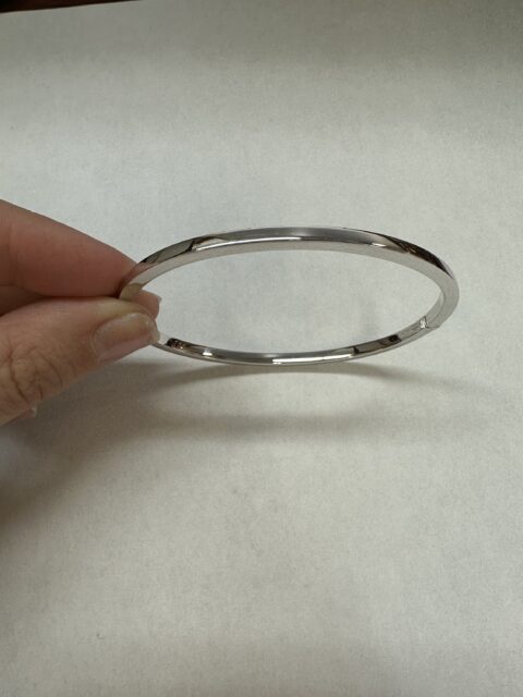 18k White Gold 3 MM Oval Shaped, Hinged Bangle Bracelet