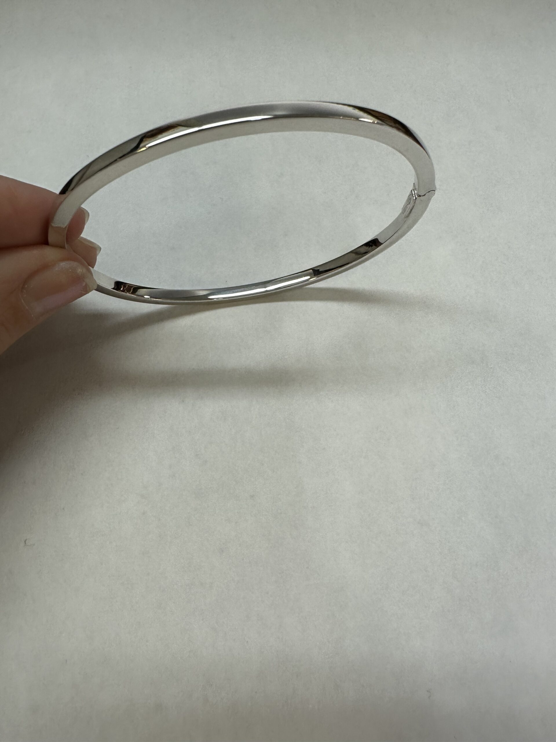18k White Gold 3 MM Oval Shaped, Hinged Bangle Bracelet - Image 14