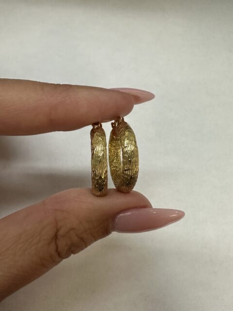 18k Yellow Gold Round Patterned Hoop Earrings