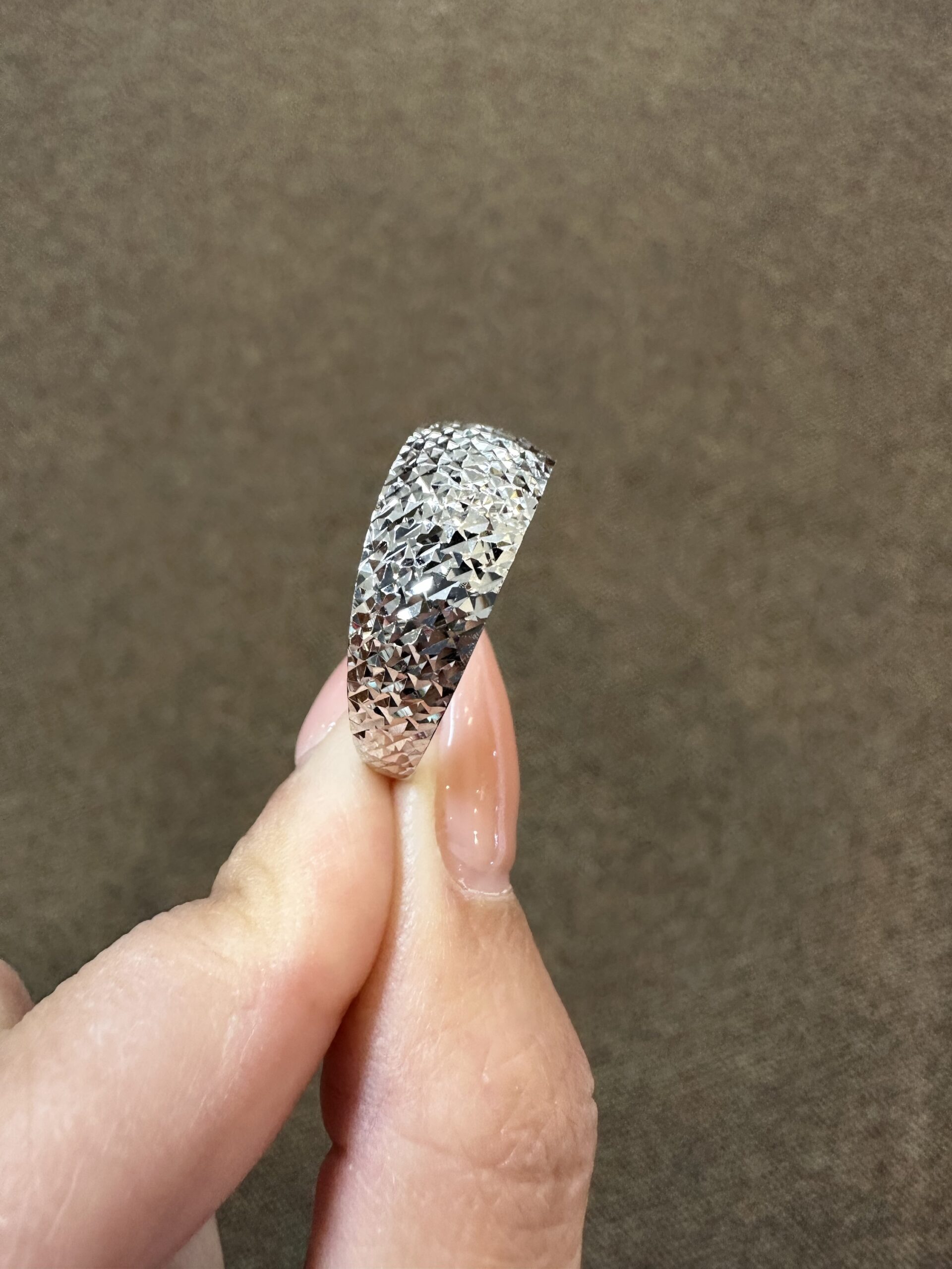 18k White Gold Textured Wide Band Ring - Image 5