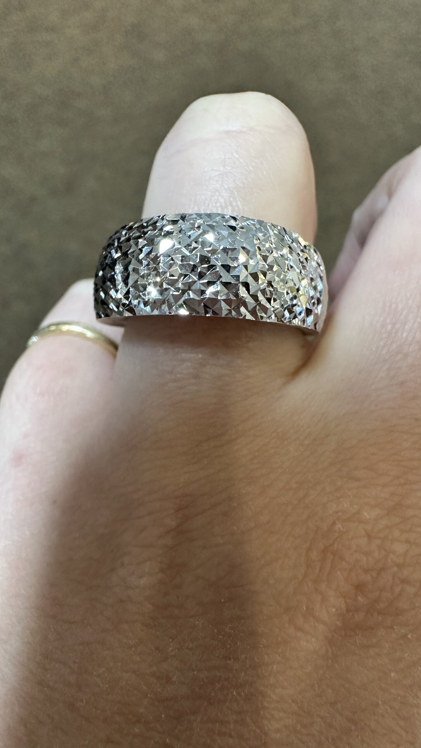 18k White Gold Textured Wide Band Ring - Image 14