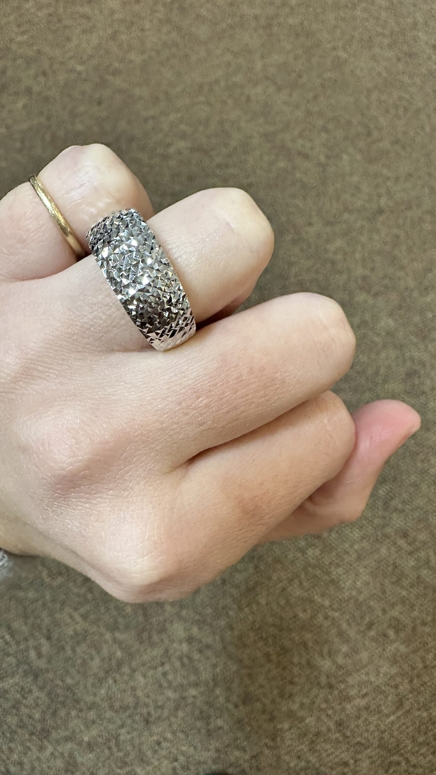 18k White Gold Textured Wide Band Ring - Image 15