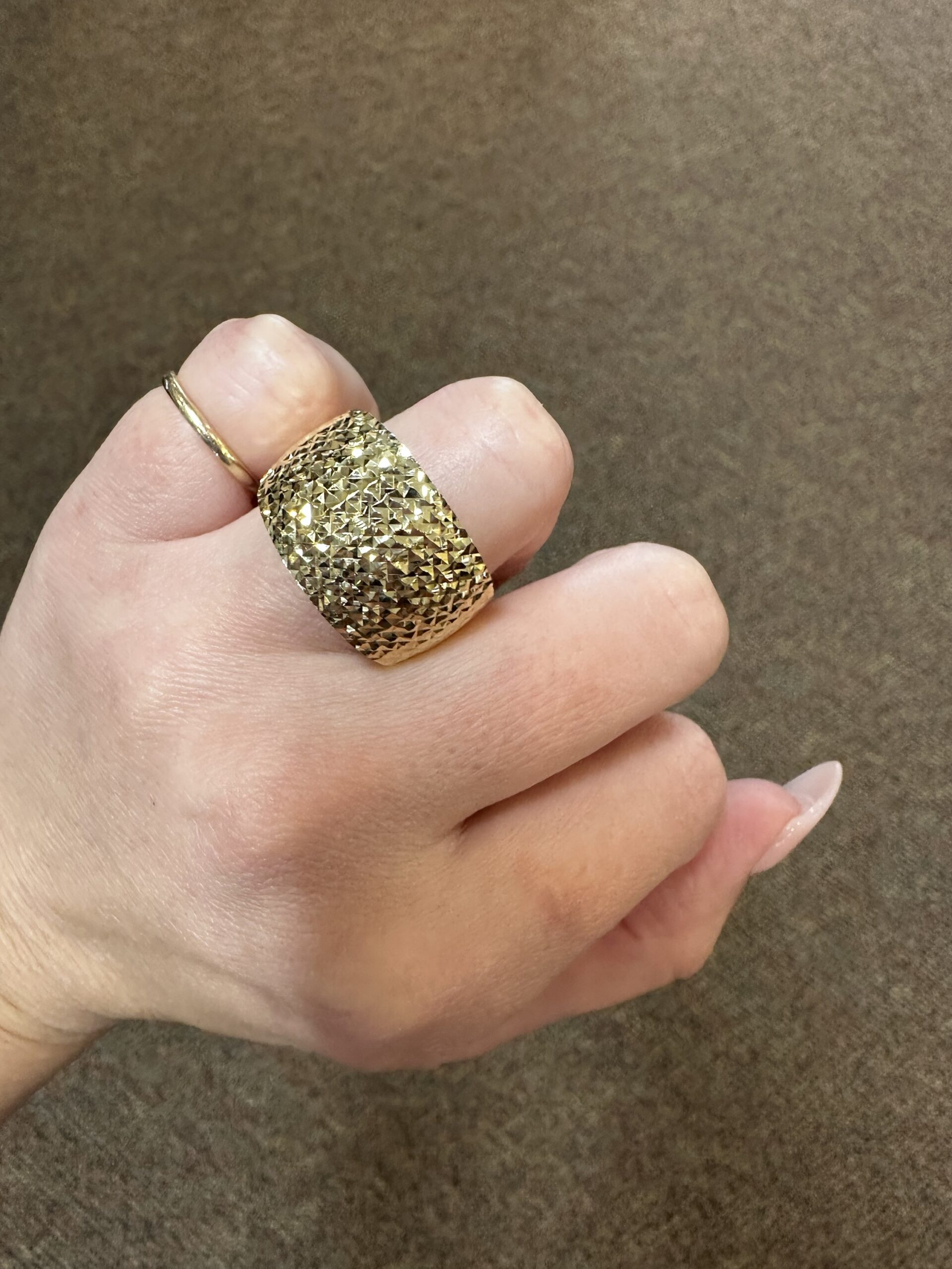 18k Yellow Gold Textured Wide Band Ring - Image 9