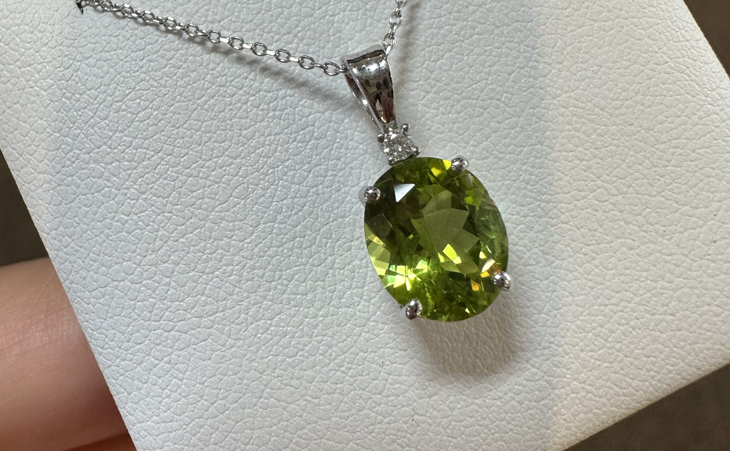 14k White Gold Genuine 2.73 Carat Peridot & Diamond Pendant - Image 12