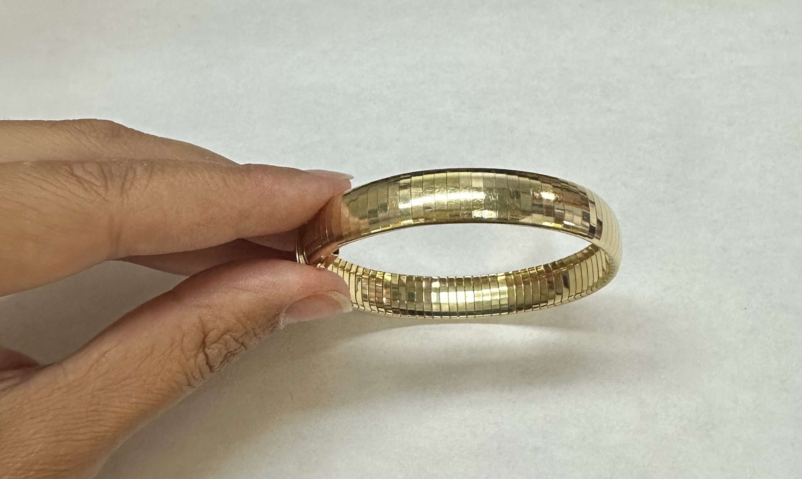 14k Yellow Gold 10 MM Omega Style Flexible Bracelet