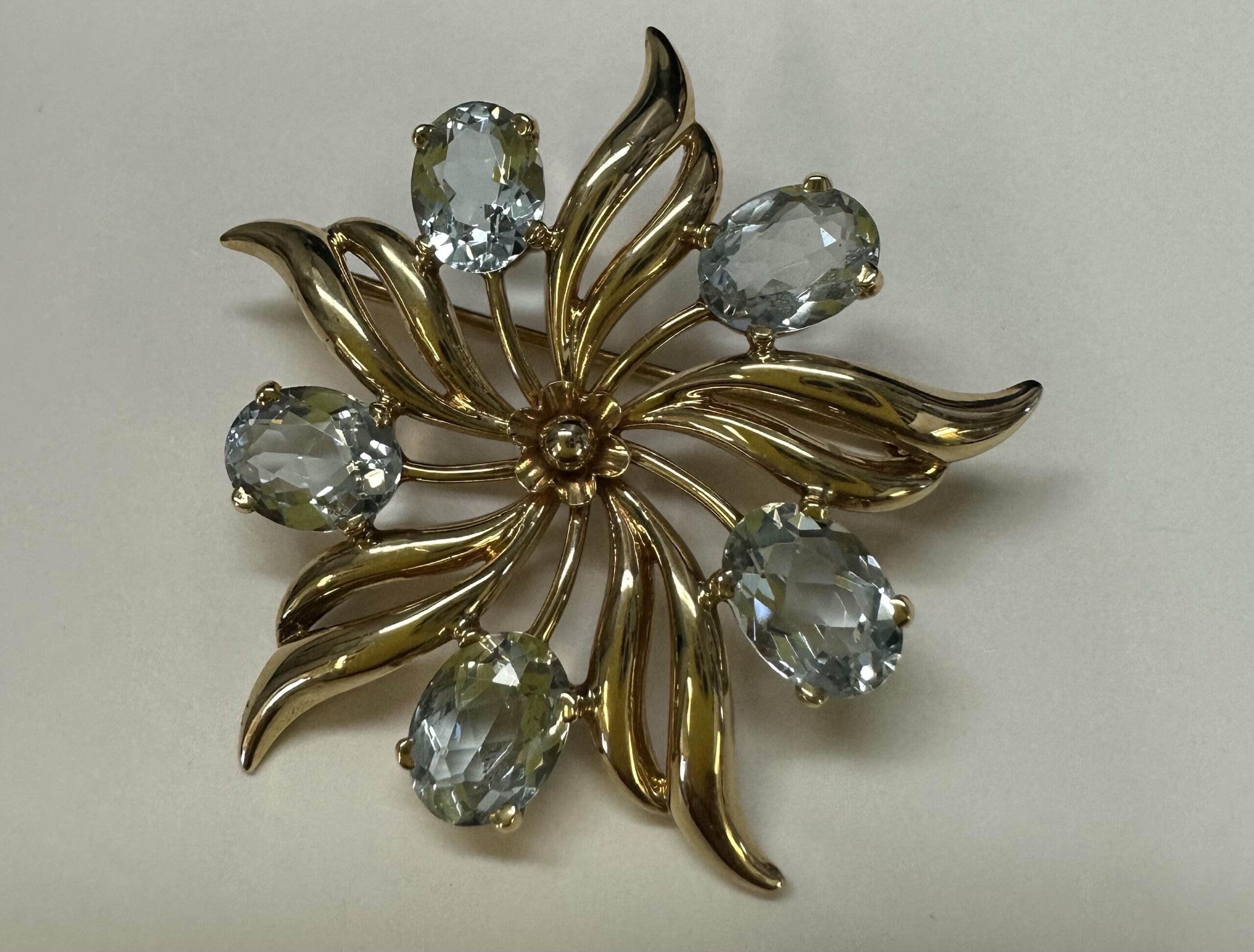 Antique 14k Yellow Gold Genuine Aquamarine Pinwheel Brooch - Image 10