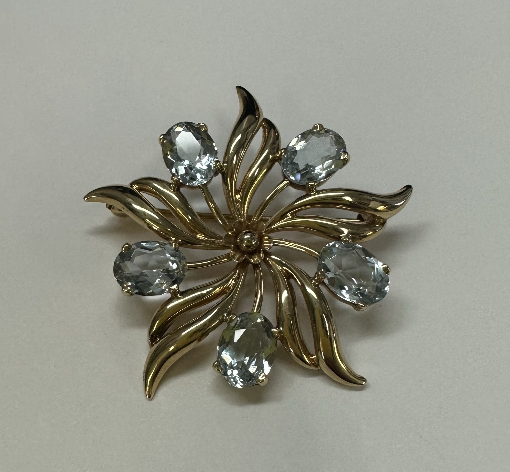 Antique 14k Yellow Gold Genuine Aquamarine Pinwheel Brooch - Image 13