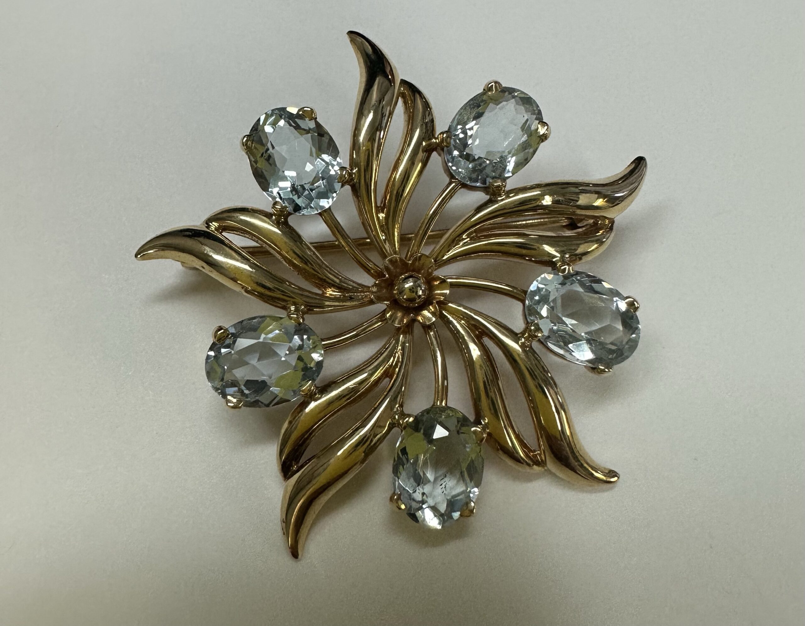 Antique 14k Yellow Gold Genuine Aquamarine Pinwheel Brooch - Image 18