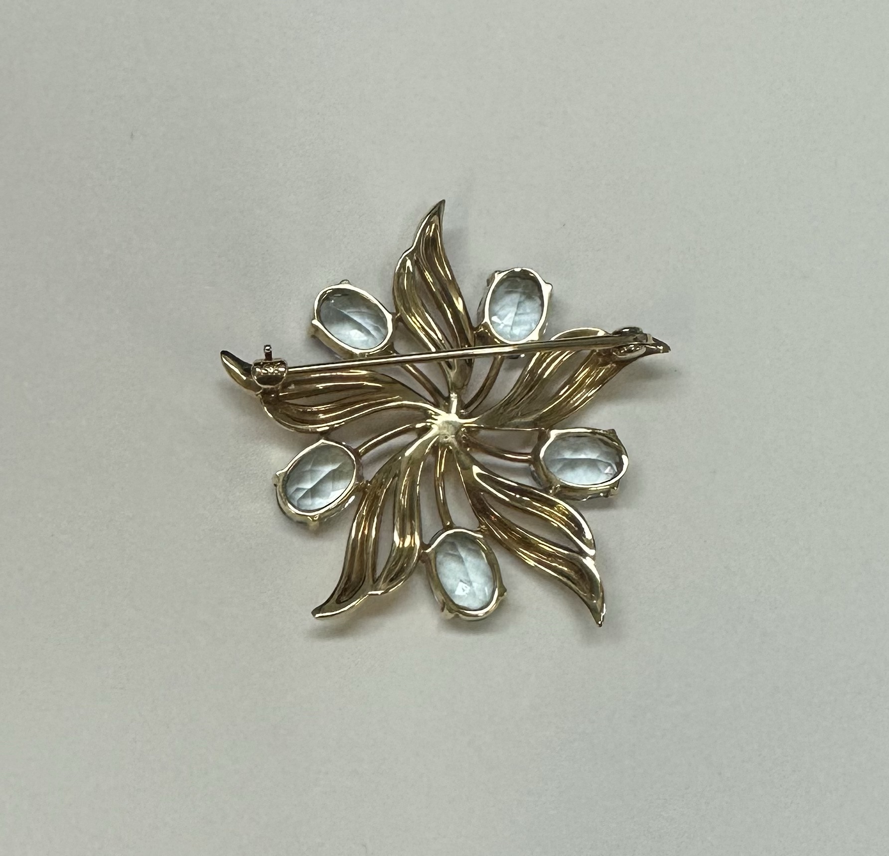 Antique 14k Yellow Gold Genuine Aquamarine Pinwheel Brooch - Image 25