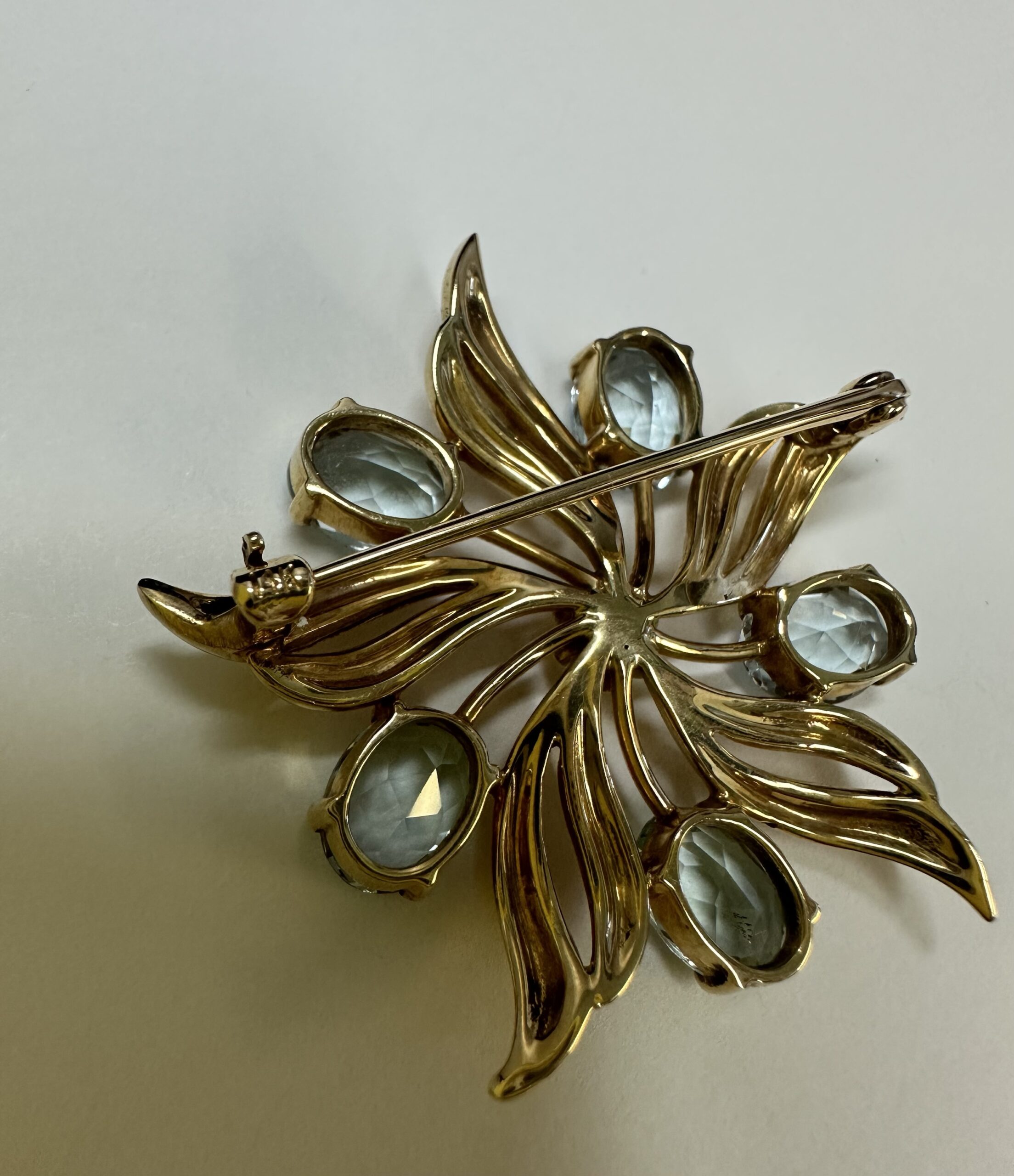 Antique 14k Yellow Gold Genuine Aquamarine Pinwheel Brooch - Image 27