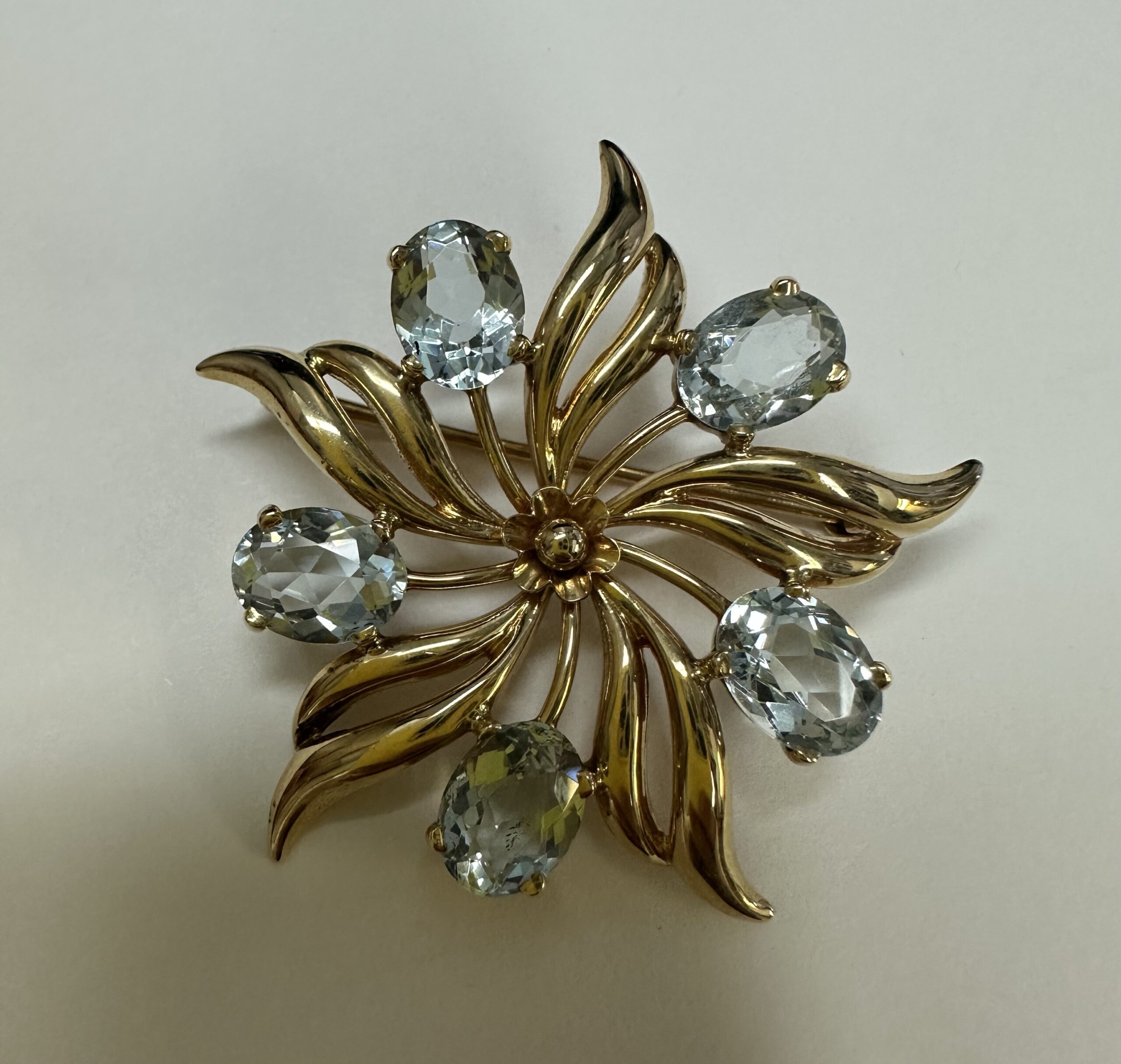 Antique 14k Yellow Gold Genuine Aquamarine Pinwheel Brooch - Image 2