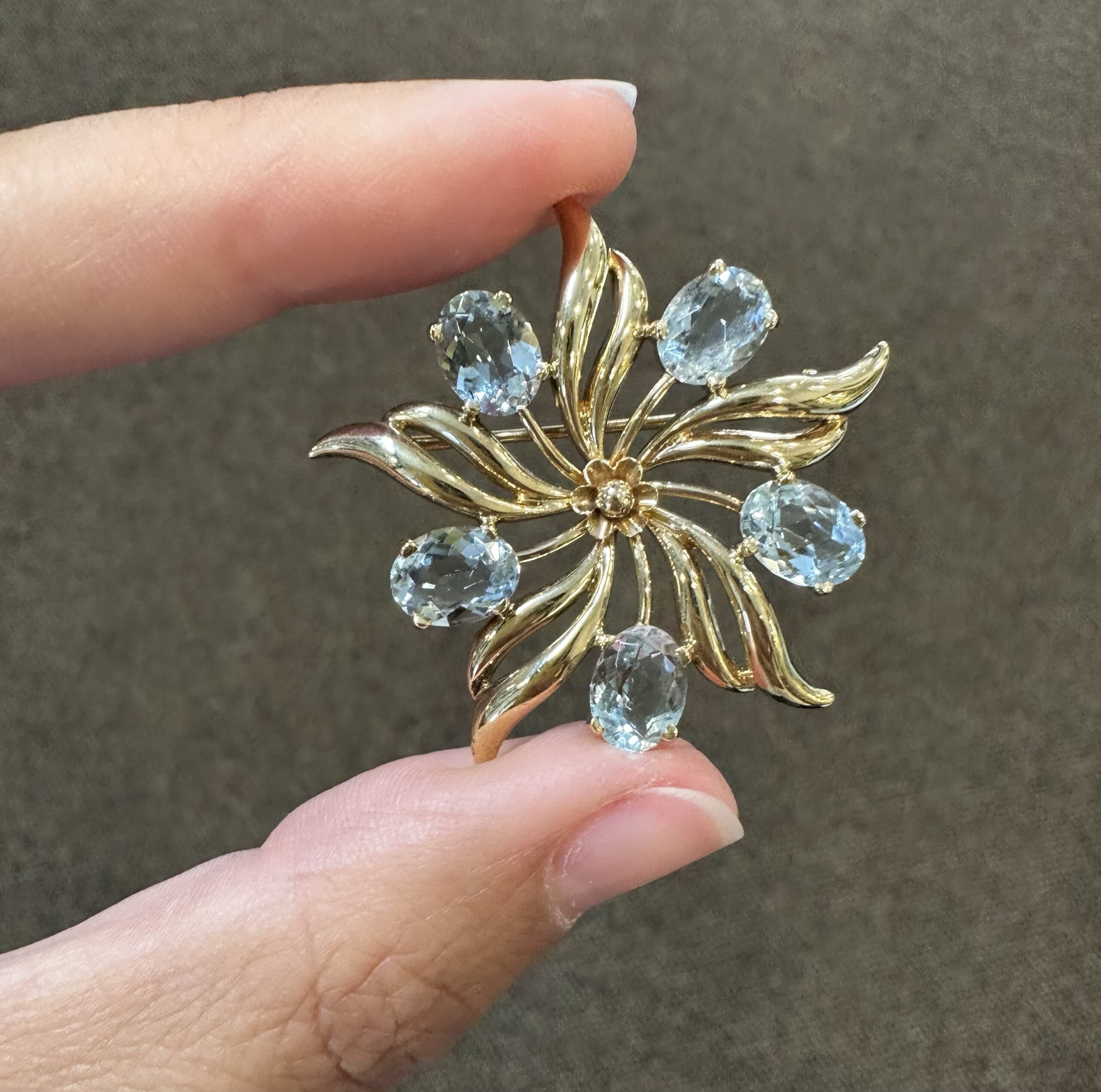 Antique 14k Yellow Gold Genuine Aquamarine Pinwheel Brooch - Image 19