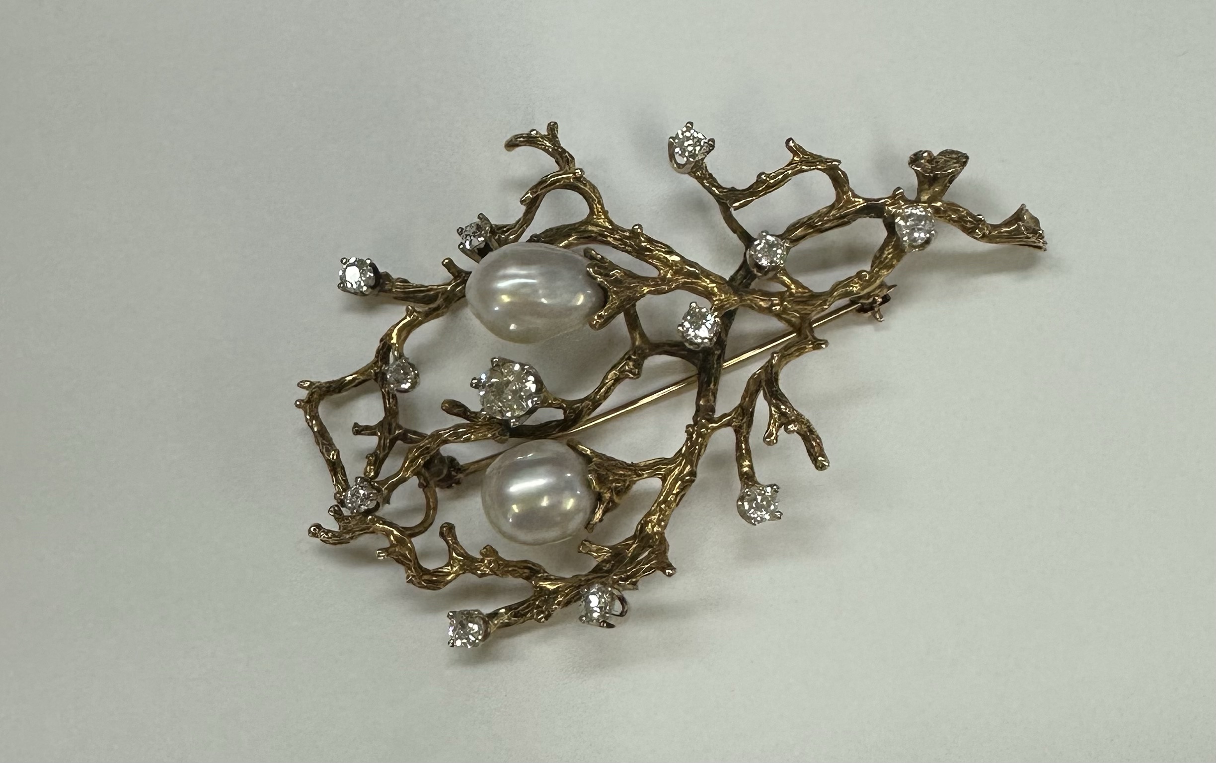Antique 14k Yellow Gold Baroque Pearl & 1.35 Cttw Diamond Brooch Of A Coral Branch Motif - Image 2
