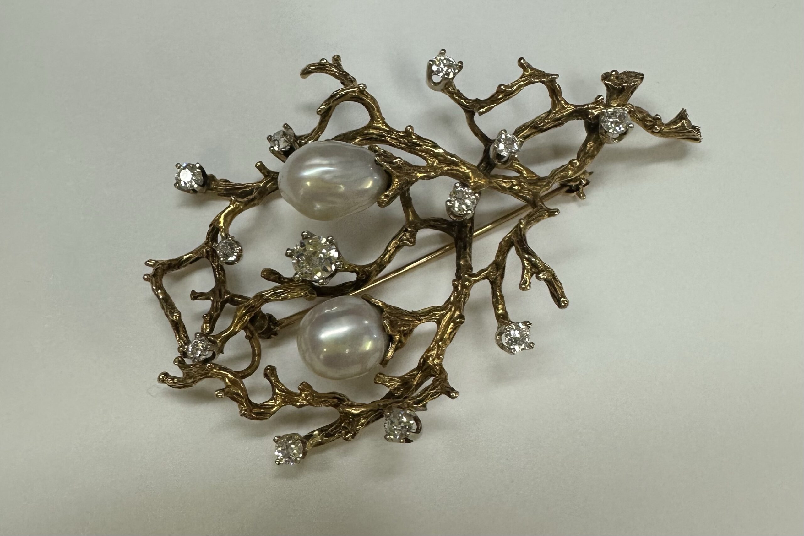 Antique 14k Yellow Gold Baroque Pearl & 1.35 Cttw Diamond Brooch Of A Coral Branch Motif - Image 3