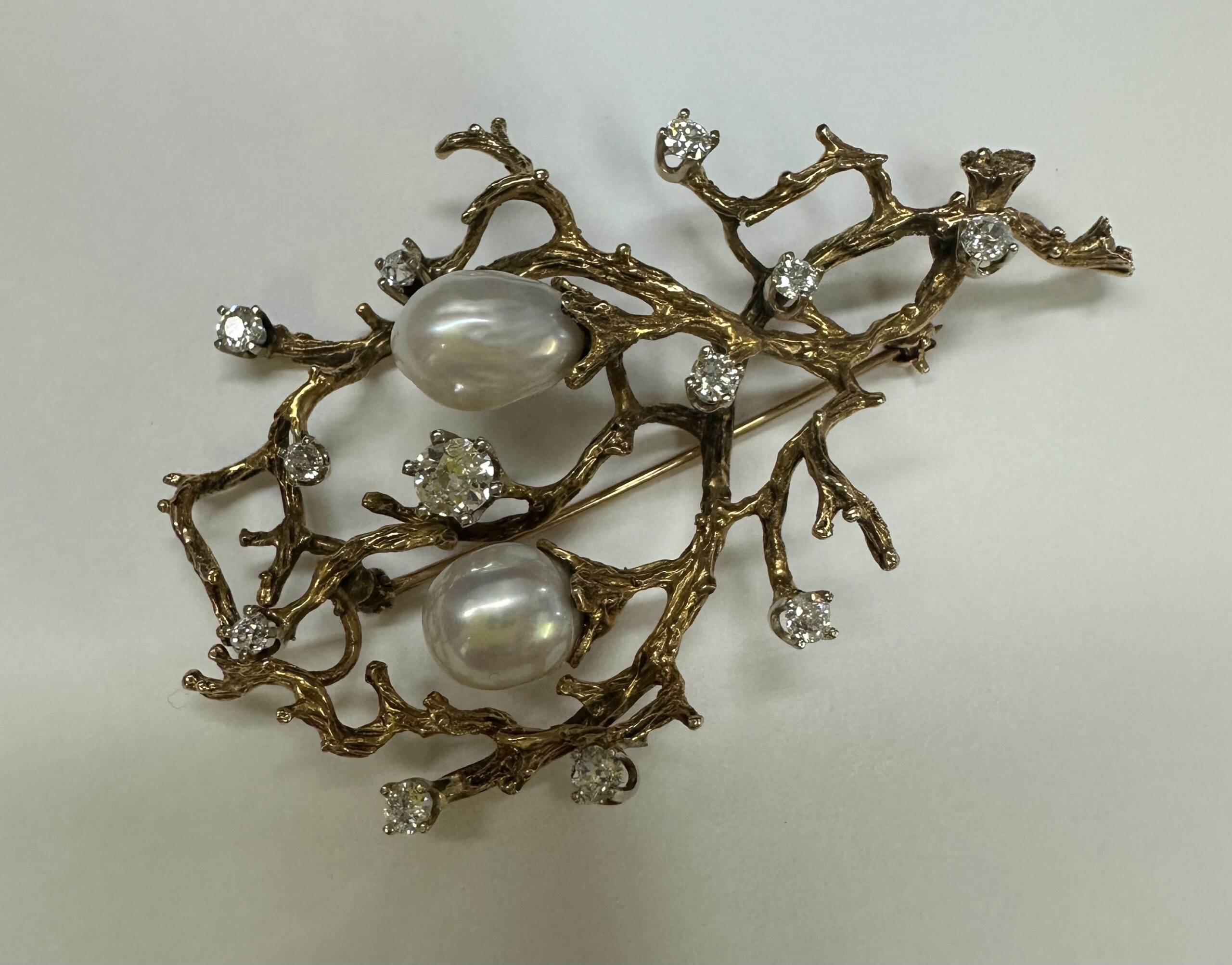 Antique 14k Yellow Gold Baroque Pearl & 1.35 Cttw Diamond Brooch Of A Coral Branch Motif - Image 4