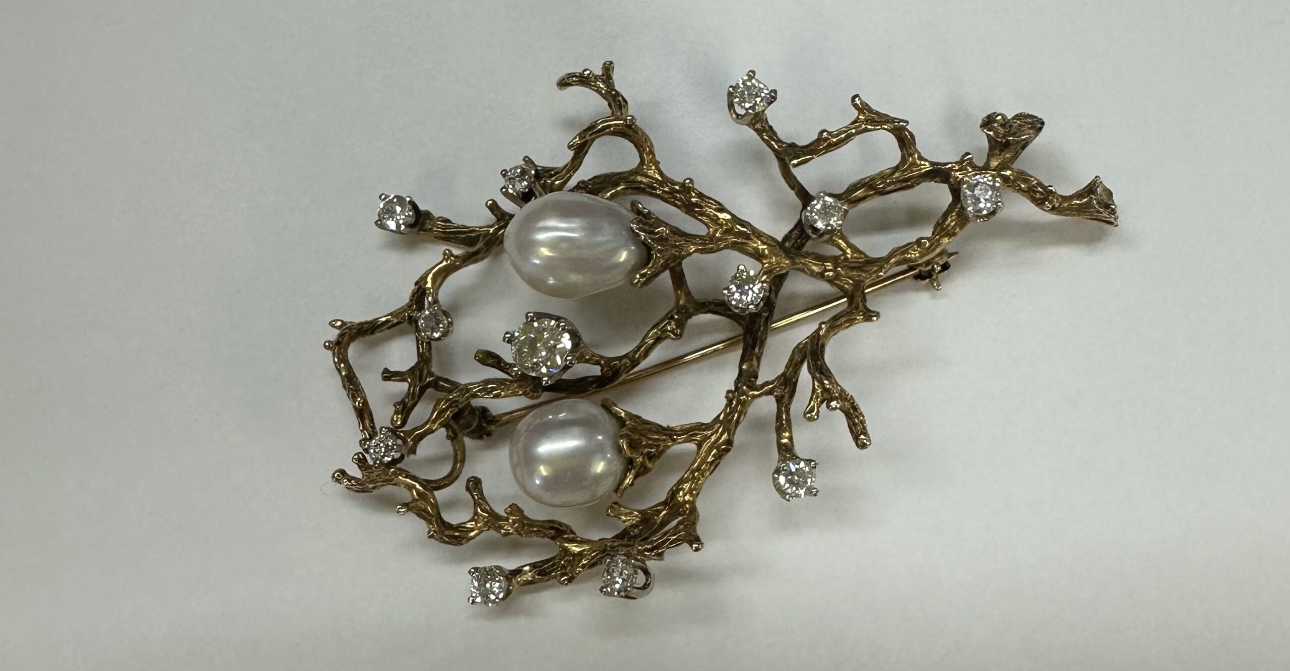 Antique 14k Yellow Gold Baroque Pearl & 1.35 Cttw Diamond Brooch Of A Coral Branch Motif - Image 10