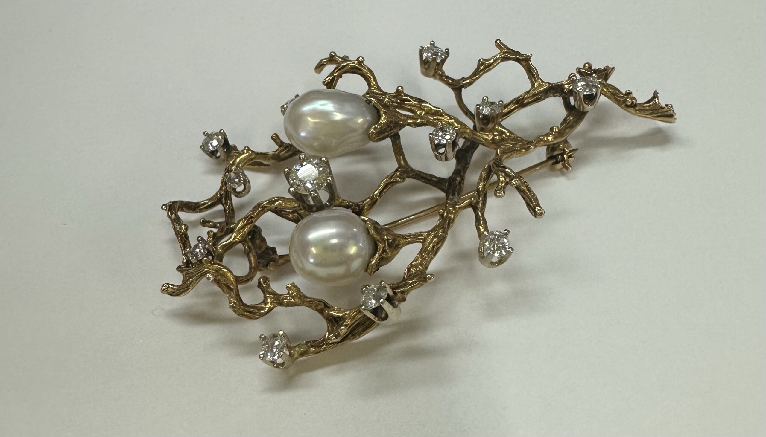 Antique 14k Yellow Gold Baroque Pearl & 1.35 Cttw Diamond Brooch Of A Coral Branch Motif - Image 12