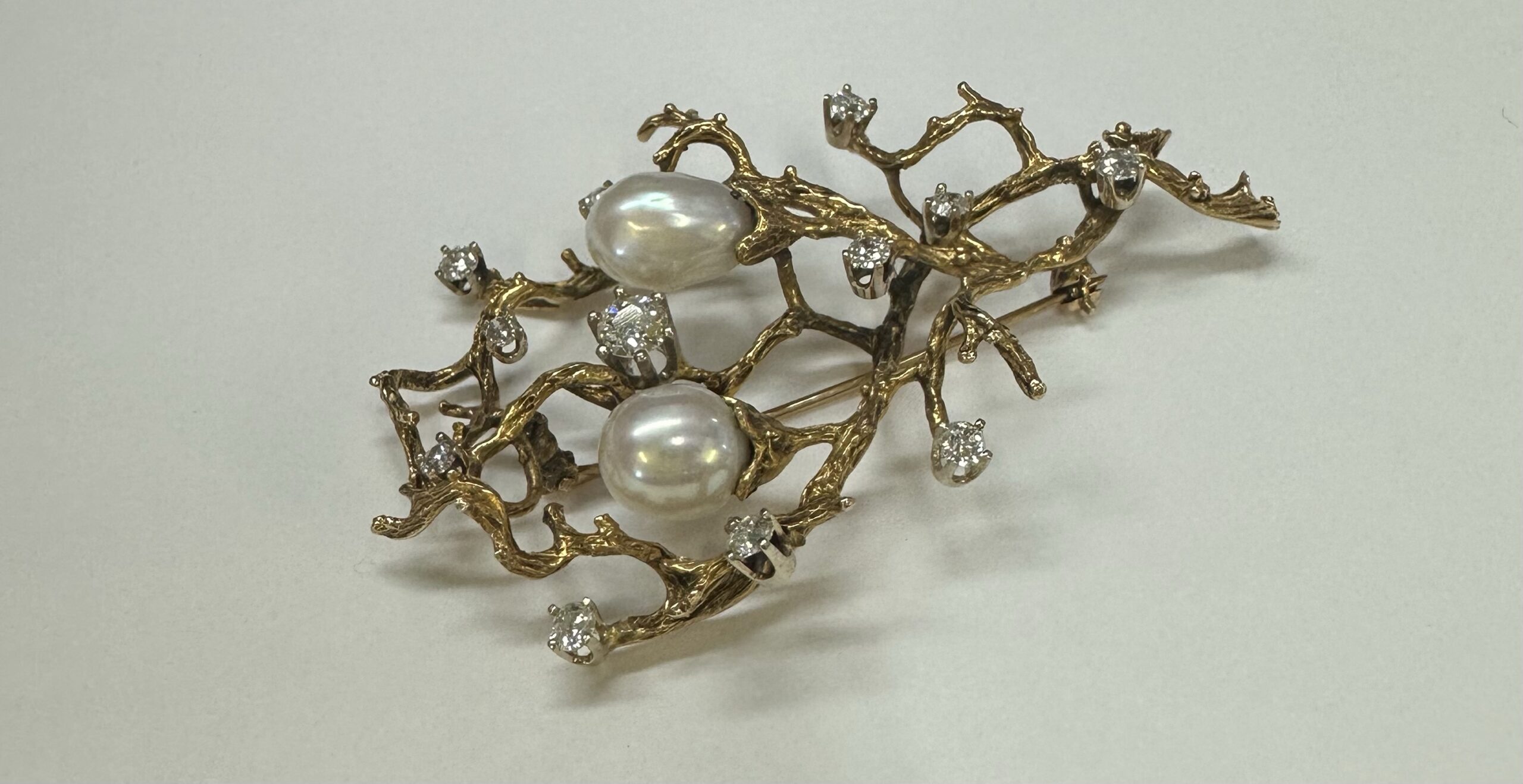 Antique 14k Yellow Gold Baroque Pearl & 1.35 Cttw Diamond Brooch Of A Coral Branch Motif - Image 13