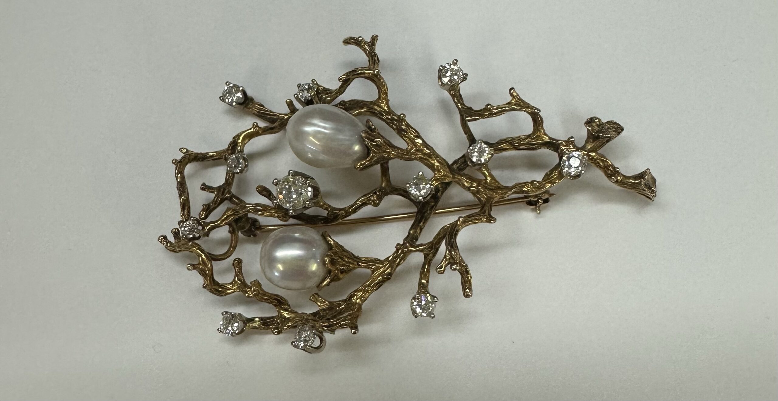 Antique 14k Yellow Gold Baroque Pearl & 1.35 Cttw Diamond Brooch Of A Coral Branch Motif - Image 14