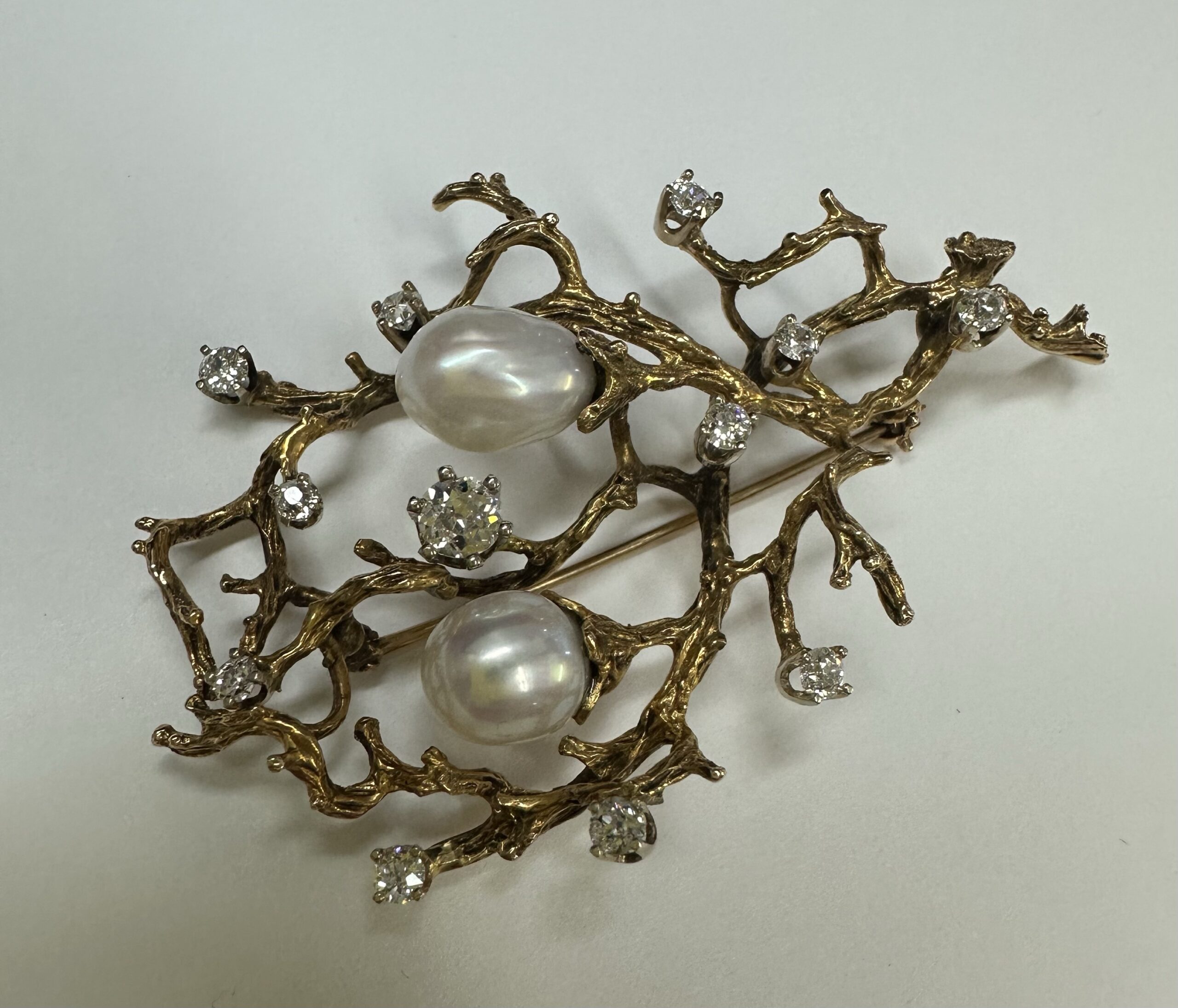 Antique 14k Yellow Gold Baroque Pearl & 1.35 Cttw Diamond Brooch Of A Coral Branch Motif - Image 16