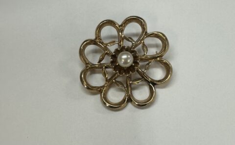 Vintage 10K Yellow Gold Open Work Brooch With Pearl Accent