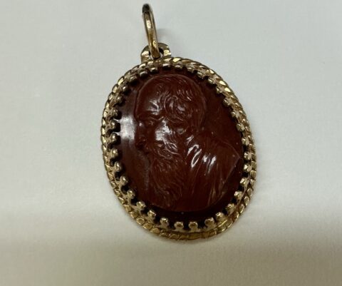 Vintage 14k Yellow Gold Resin Cameo Pendant