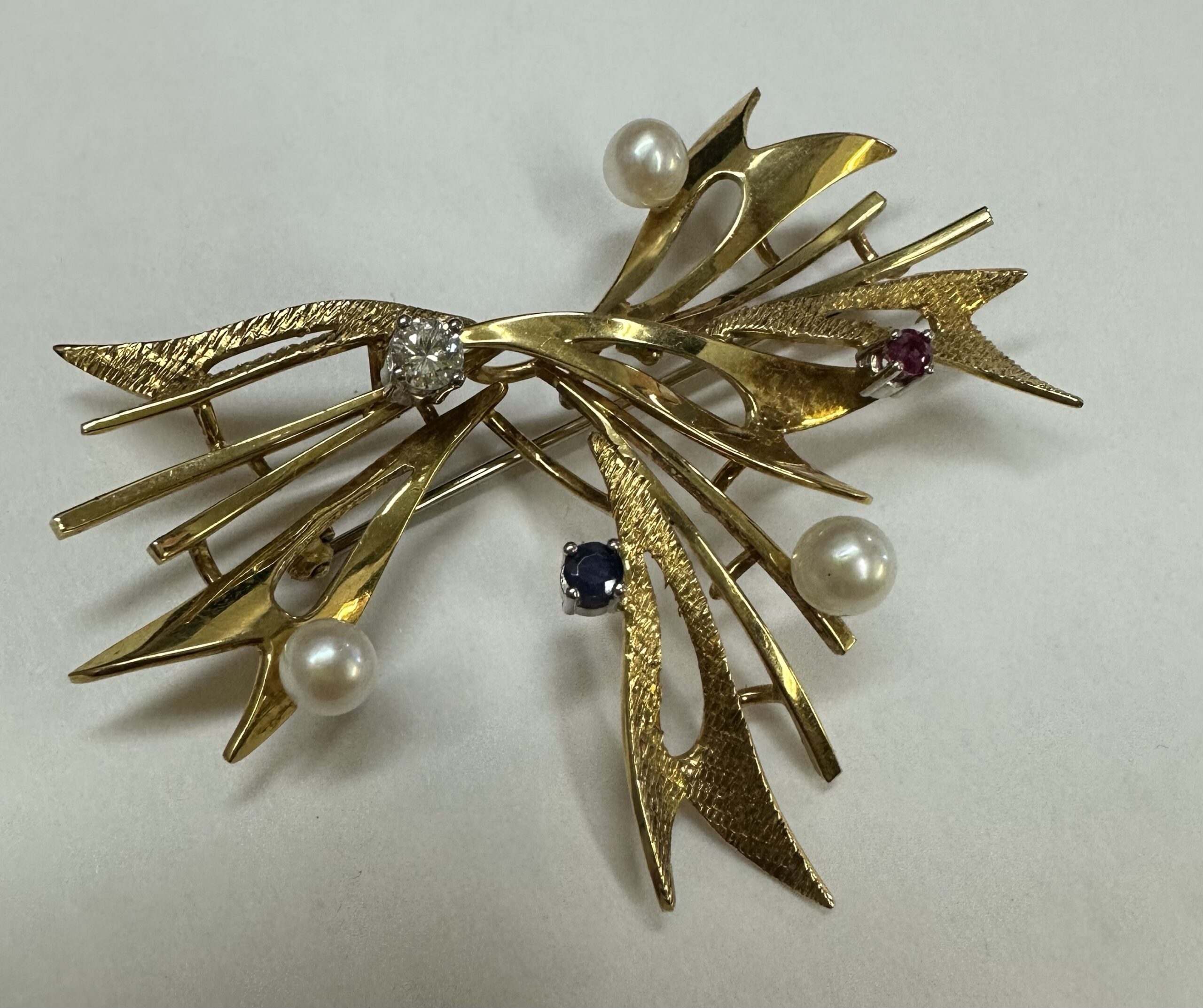Vintage 18k Yellow Gold Bow Style Brooch With Genuine Gemstone Accents - Image 7