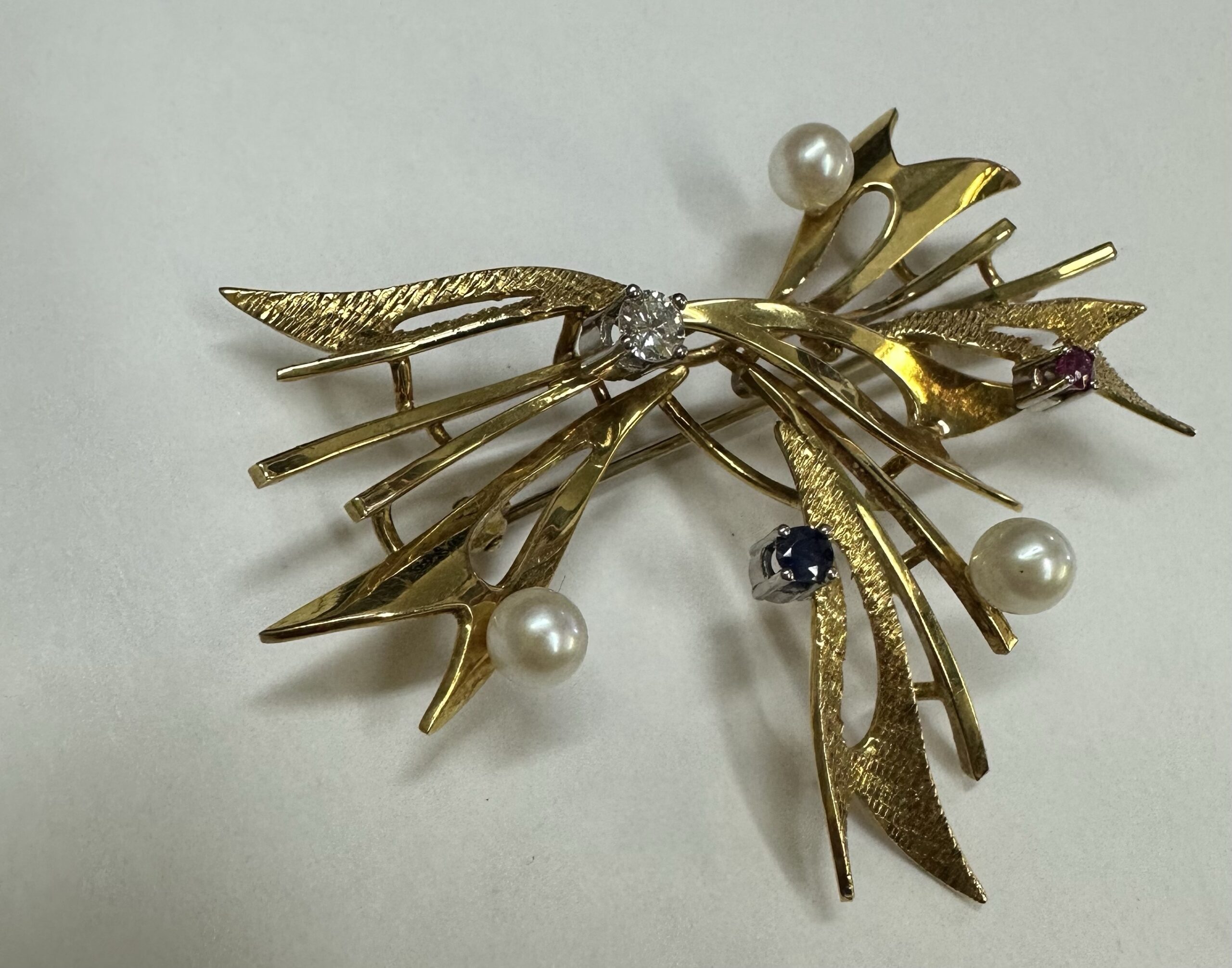 Vintage 18k Yellow Gold Bow Style Brooch With Genuine Gemstone Accents - Image 8