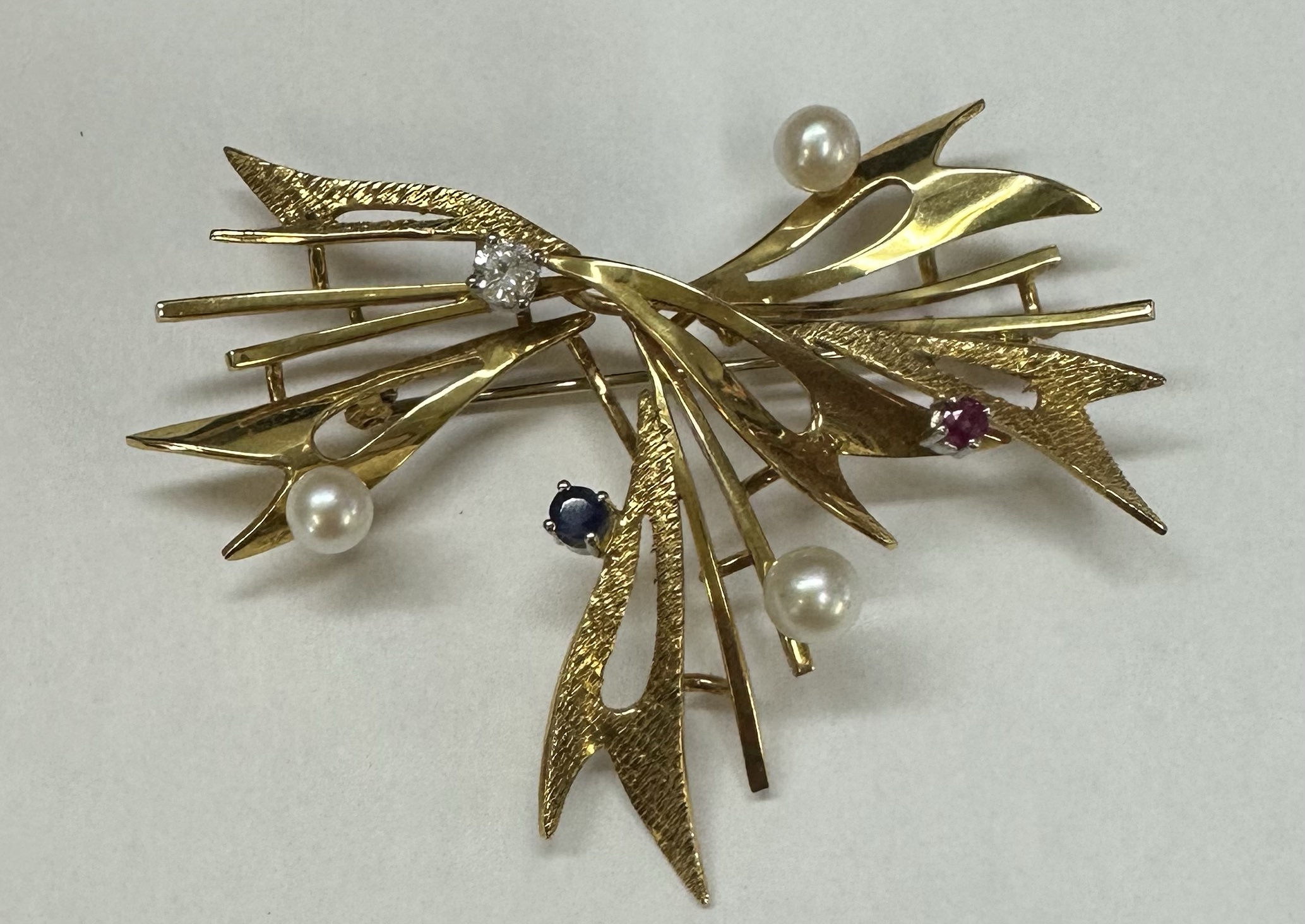 Vintage 18k Yellow Gold Bow Style Brooch With Genuine Gemstone Accents - Image 2