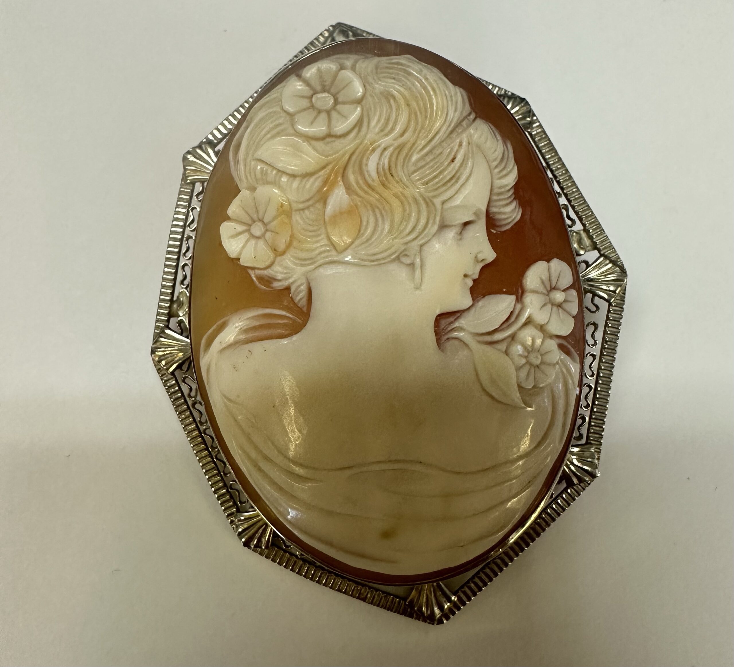 Vintage 14k White Gold Filigree Cameo Brooch - Image 3