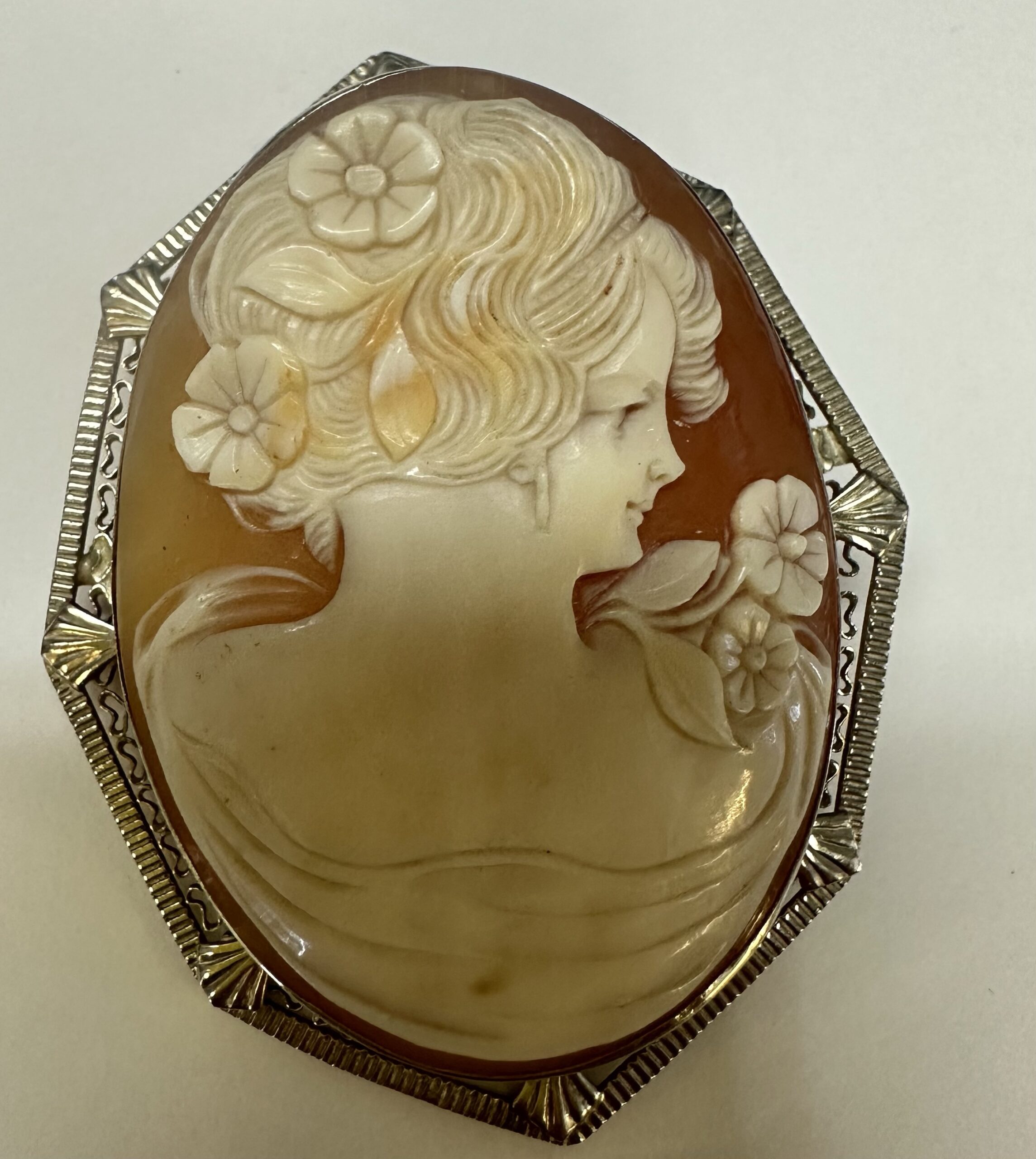 Vintage 14k White Gold Filigree Cameo Brooch - Image 4