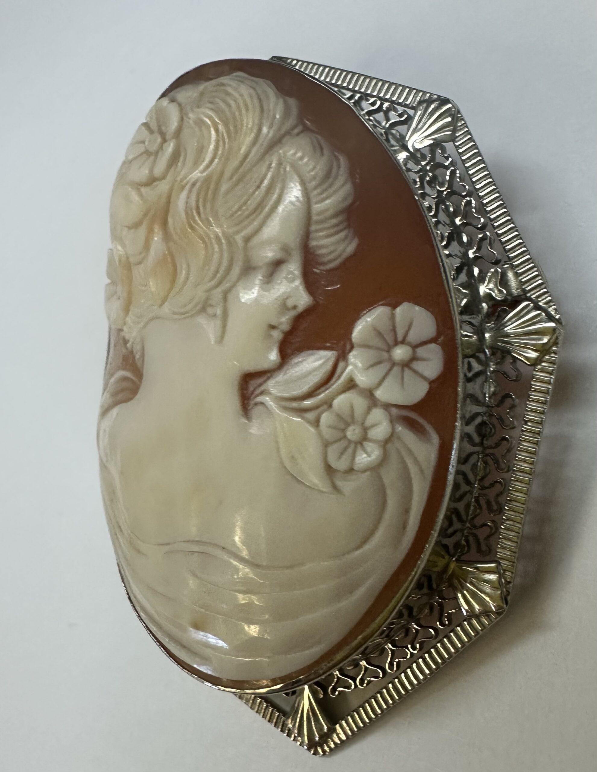 Vintage 14k White Gold Filigree Cameo Brooch - Image 5