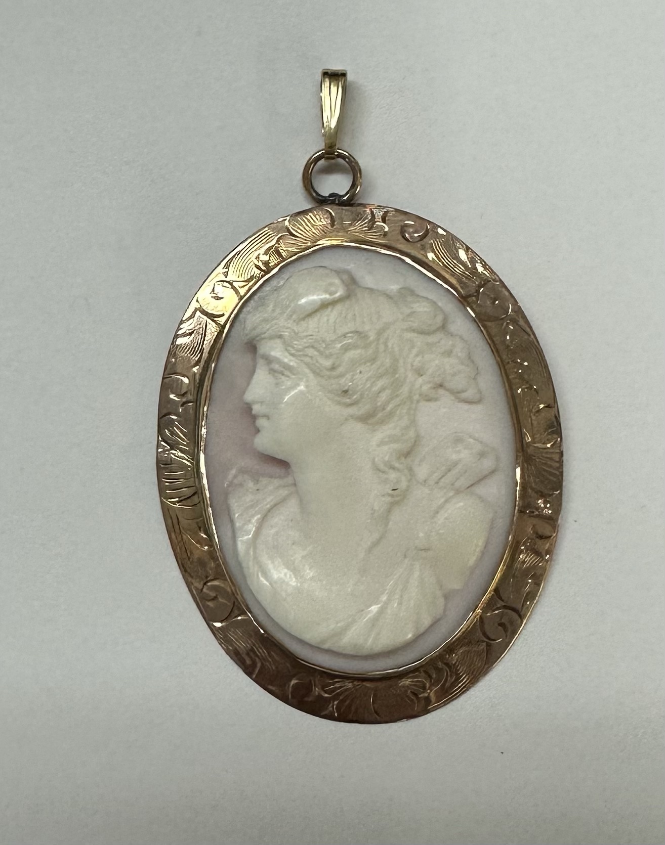 Antique 14k Yellow Gold Engraved Cameo Pendant