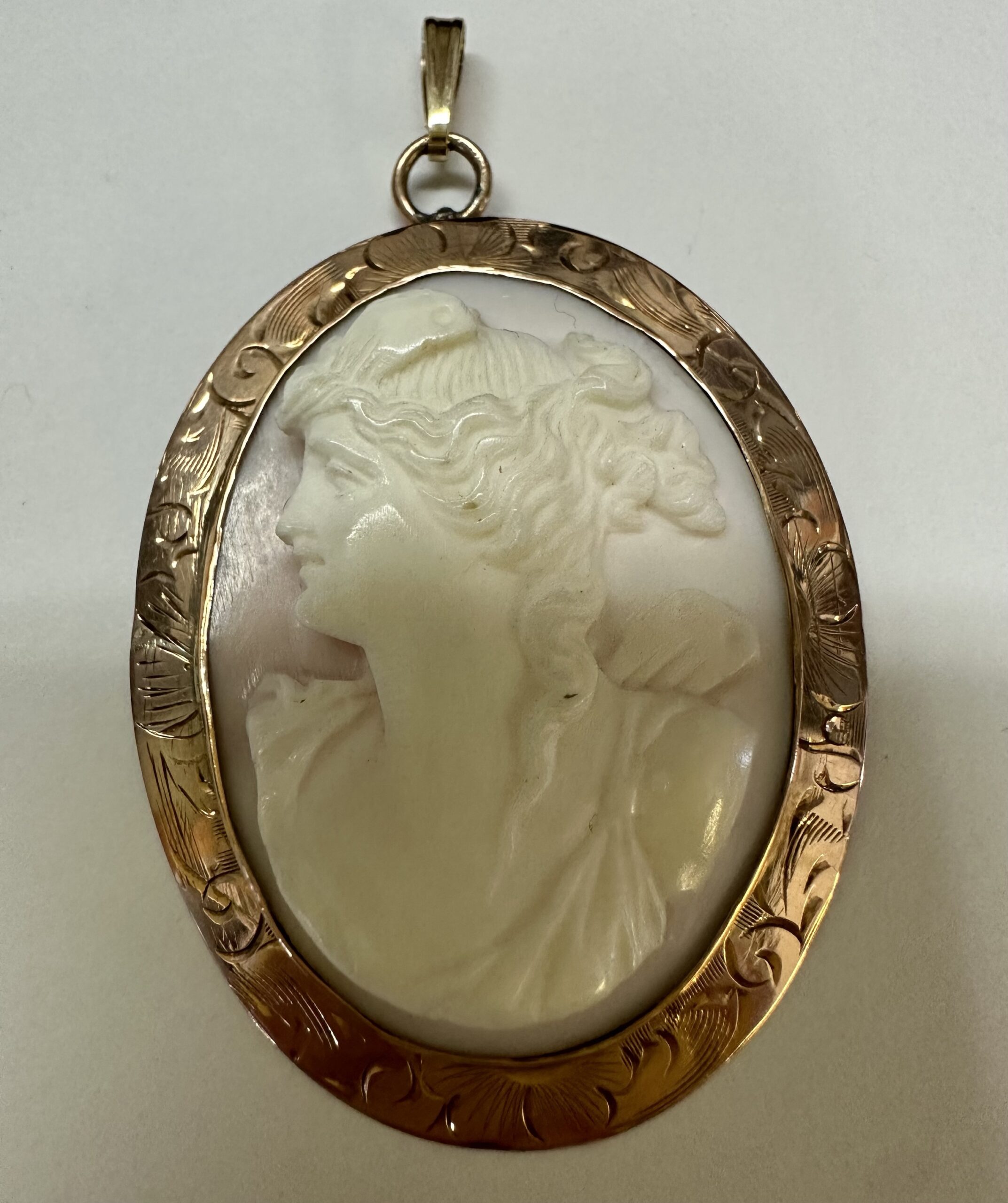 Antique 14k Yellow Gold Engraved Cameo Pendant - Image 4