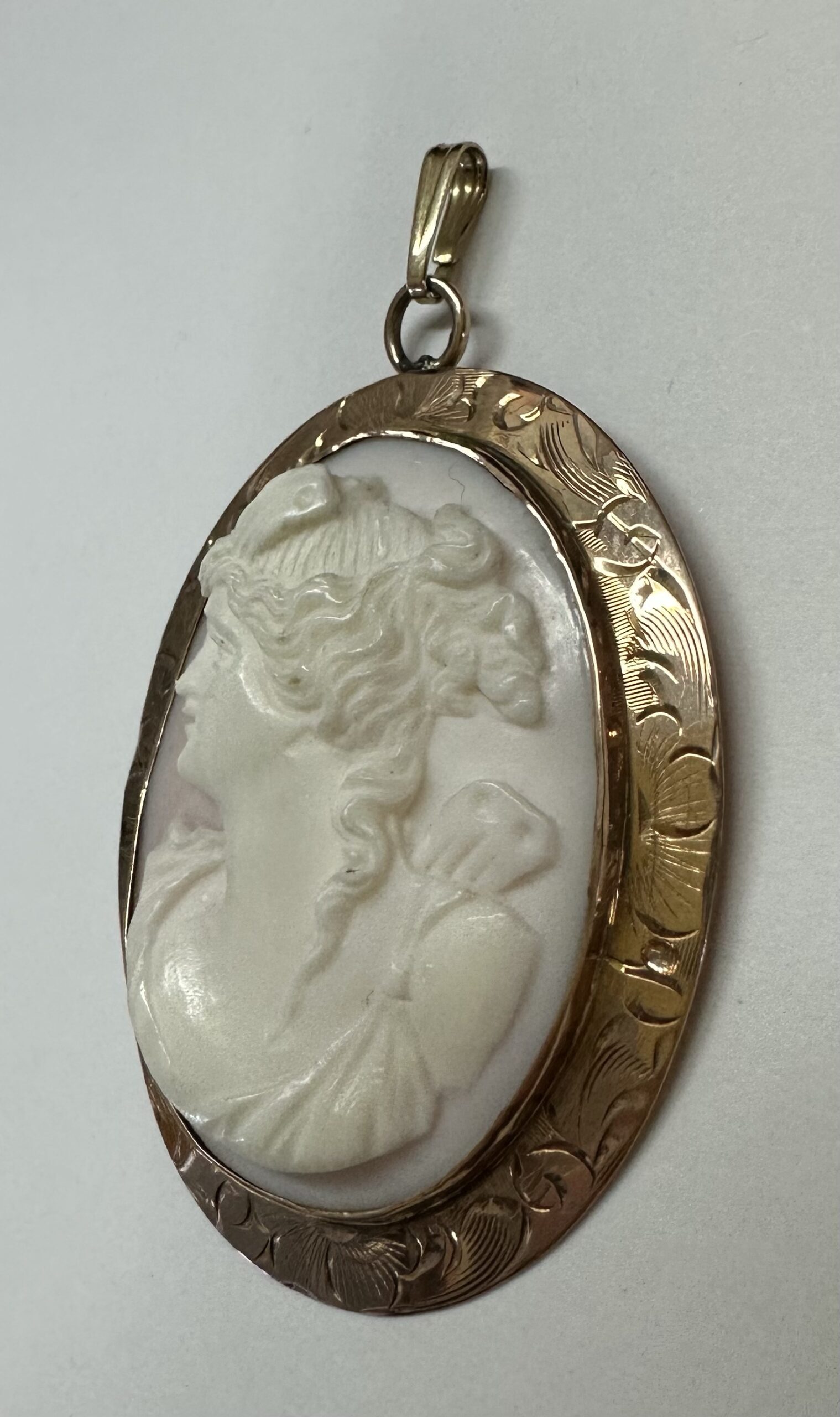 Antique 14k Yellow Gold Engraved Cameo Pendant - Image 6