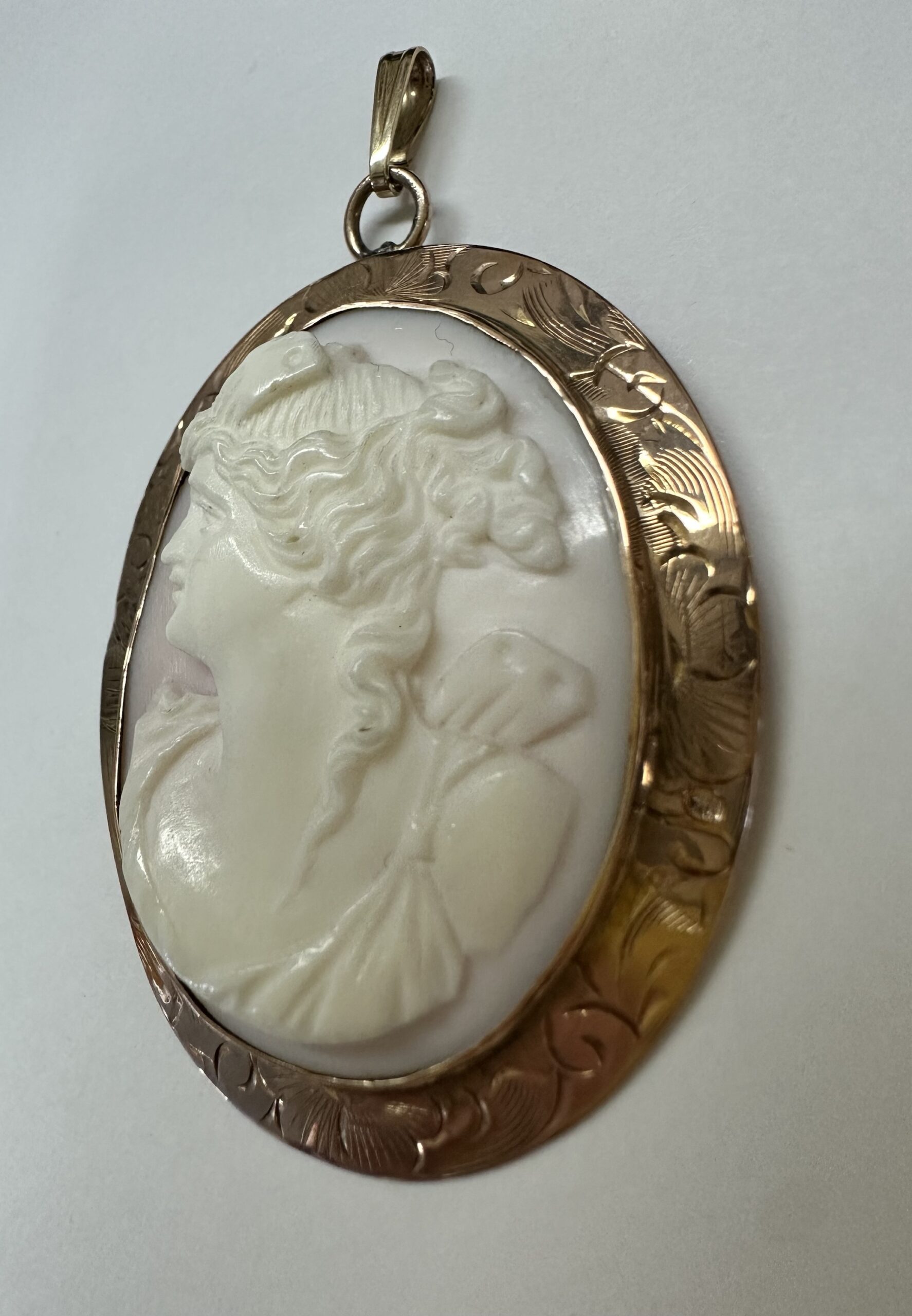 Antique 14k Yellow Gold Engraved Cameo Pendant - Image 7
