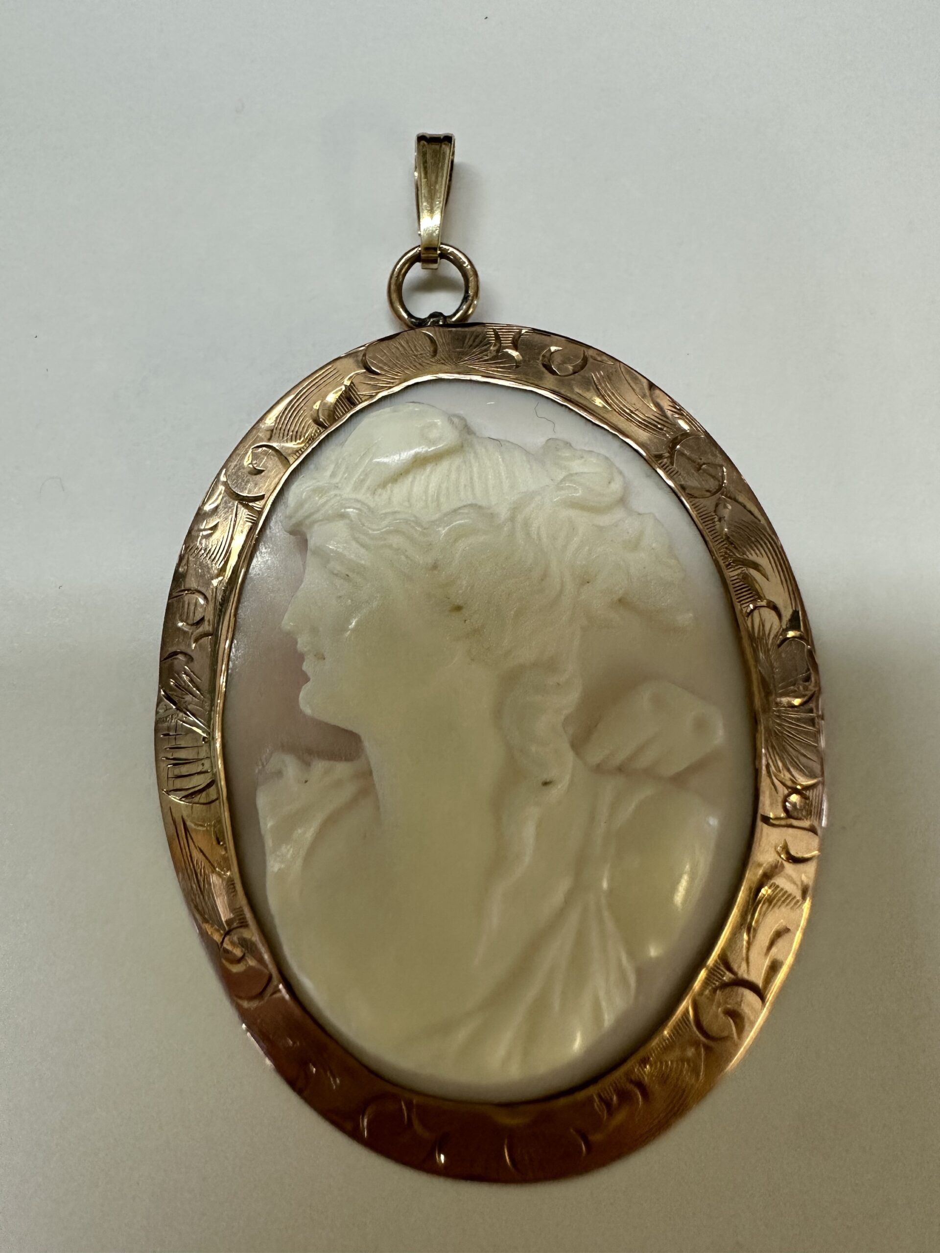 Antique 14k Yellow Gold Engraved Cameo Pendant - Image 9
