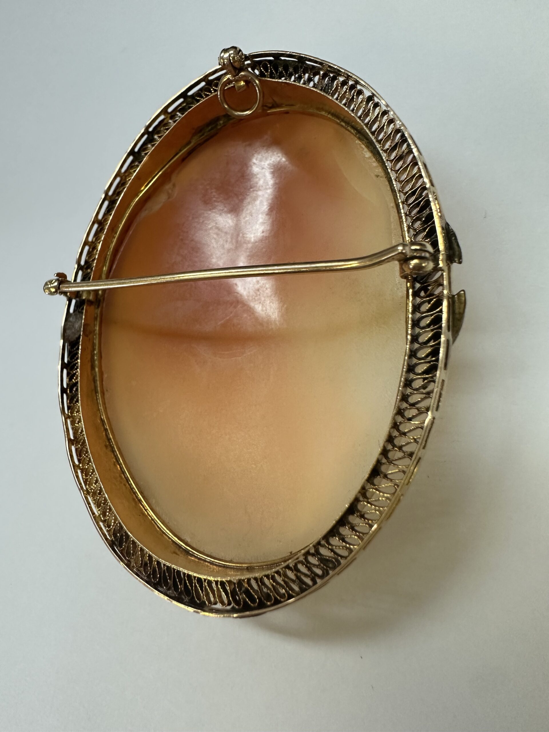 Large 14k Yellow Gold Cameo Brooch With Wire Frame - Image 9
